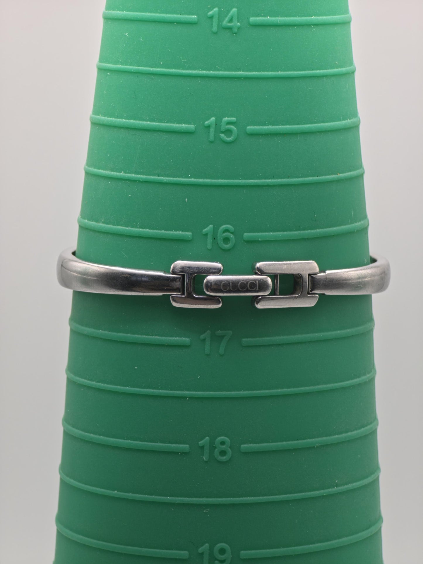 Gucci 1400L Quartz Watch Black Dial Bangle Bracelet Women Swiss - 271