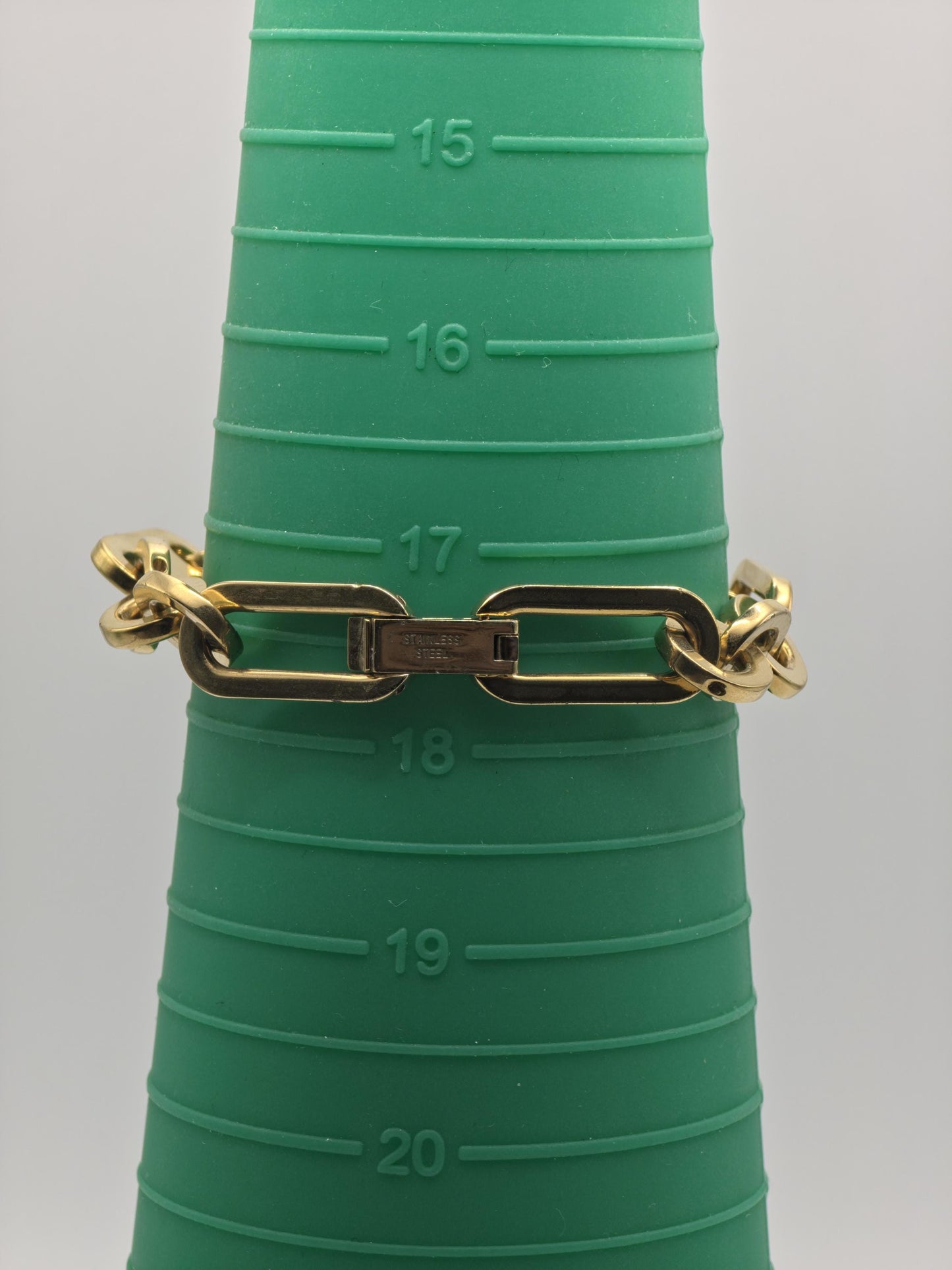 Gucci 6155L Quartz Watch White Dial Gold Tone Women Swiss Vintage - 276