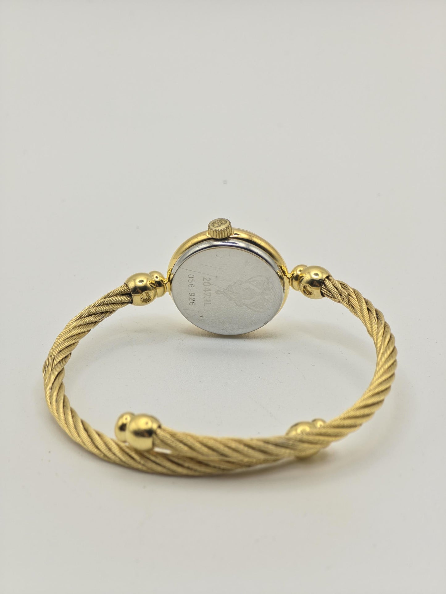 Gucci 2047.1L Gold Tone Bangle Bracelet Women Vintage Quartz Watch | - 318
