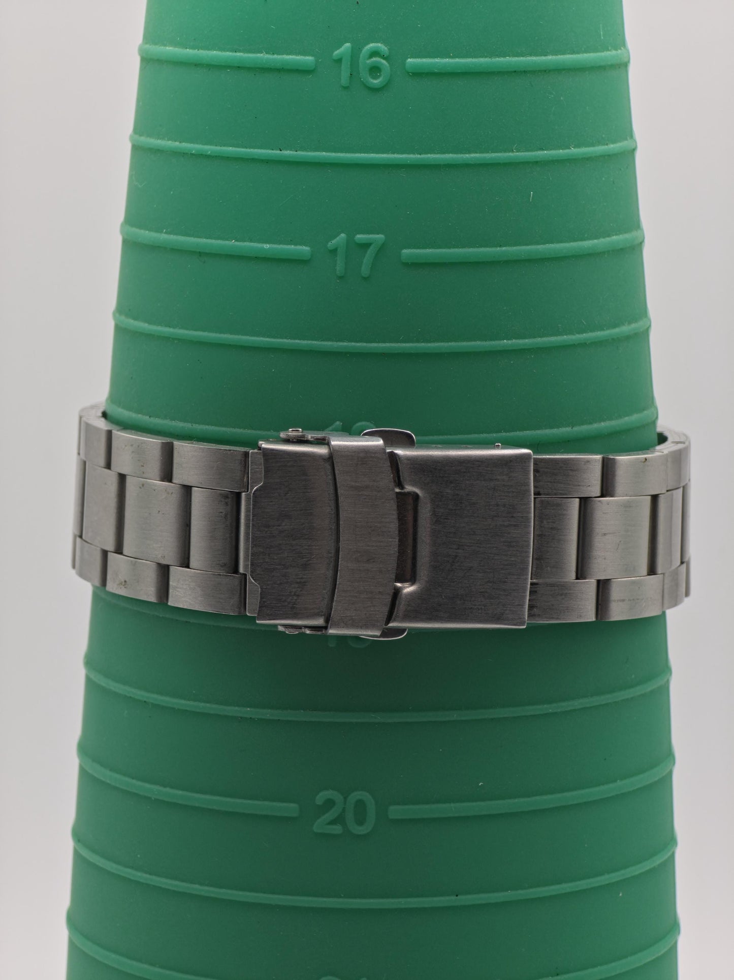 Vintage Forbel Men's Quartz Stainless Steel Diver Style Date Swiss Watch - 414