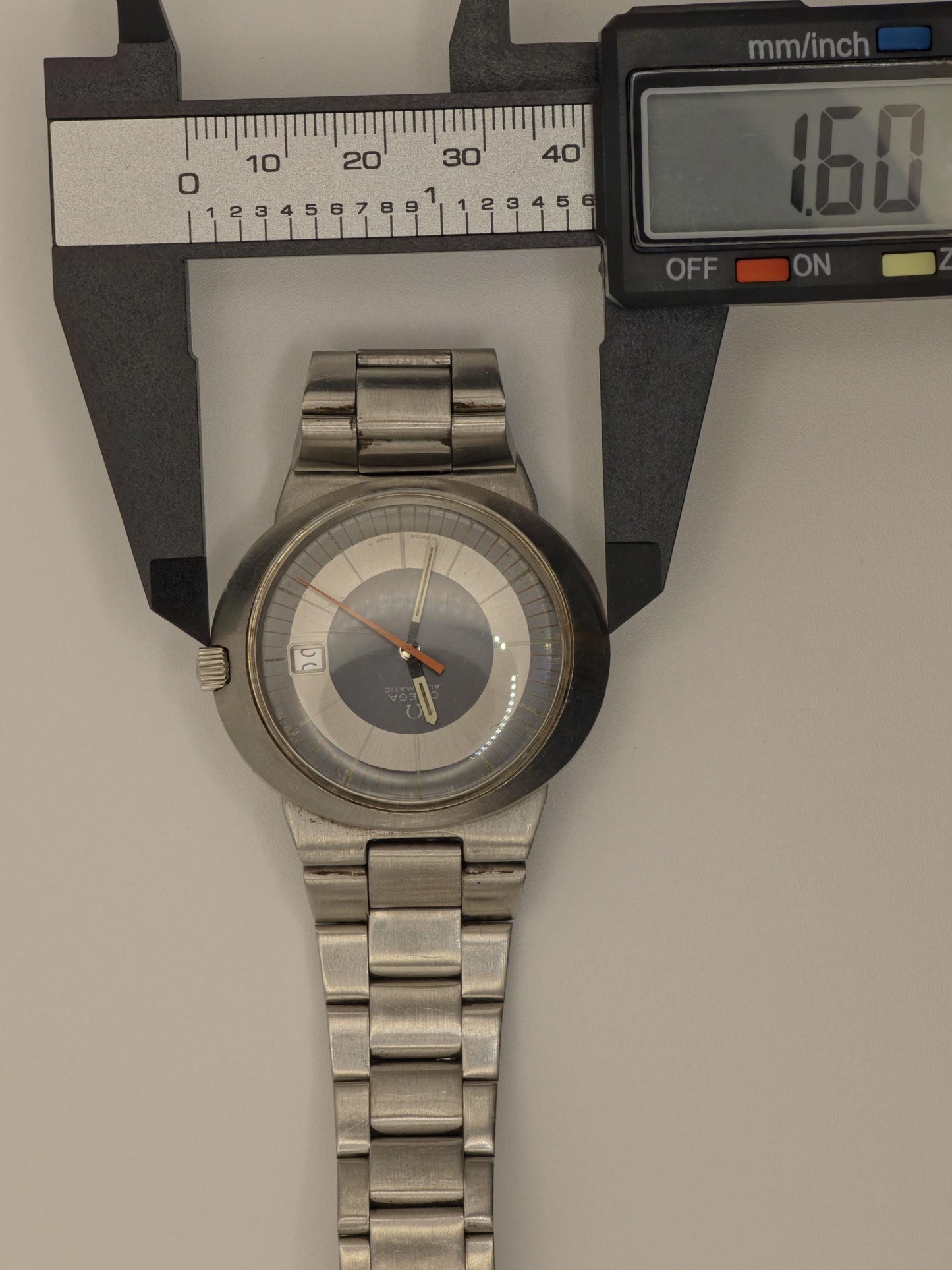 Vintage Omega Genève Dynamic Watch | 1970s Swiss Automatic, Bullseye Dial