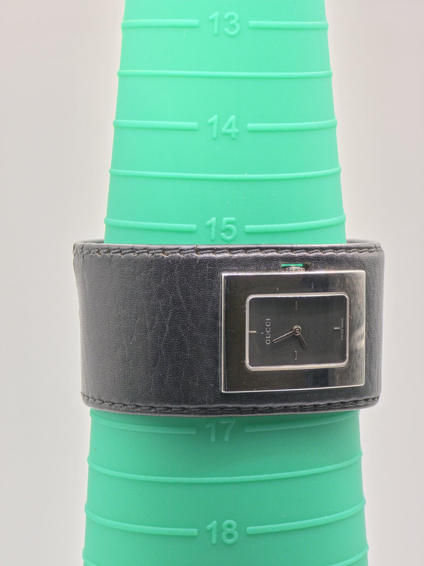 Gucci 7800L G74 Unisex Watch | Swiss Made Rectangle Dial | Vintage Designer Leather Strap Watch | Minimalist Luxury Timepiece