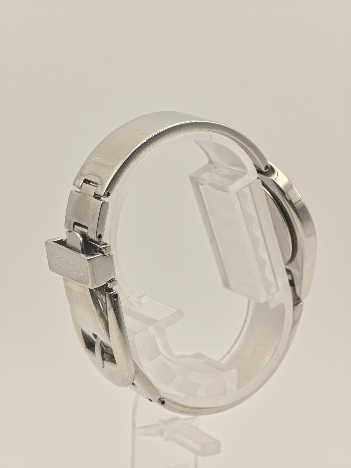 Vintage Gucci Quartz Watch | Swiss Made Women’s Bracelet Watch | Black Dial & Silver-Tone Case | 1990s–2000s Minimalist Luxury Timepiece