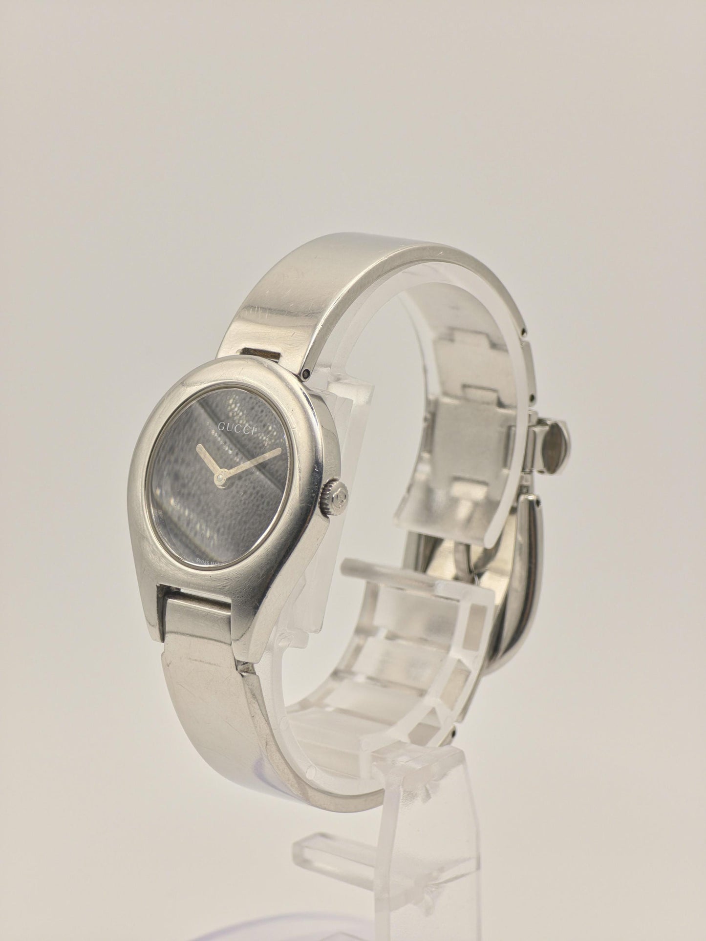 Vintage Gucci Quartz Watch | Swiss Made Women’s Bracelet Watch | Black Dial & Silver-Tone Case | 1990s–2000s Minimalist Luxury Timepiece
