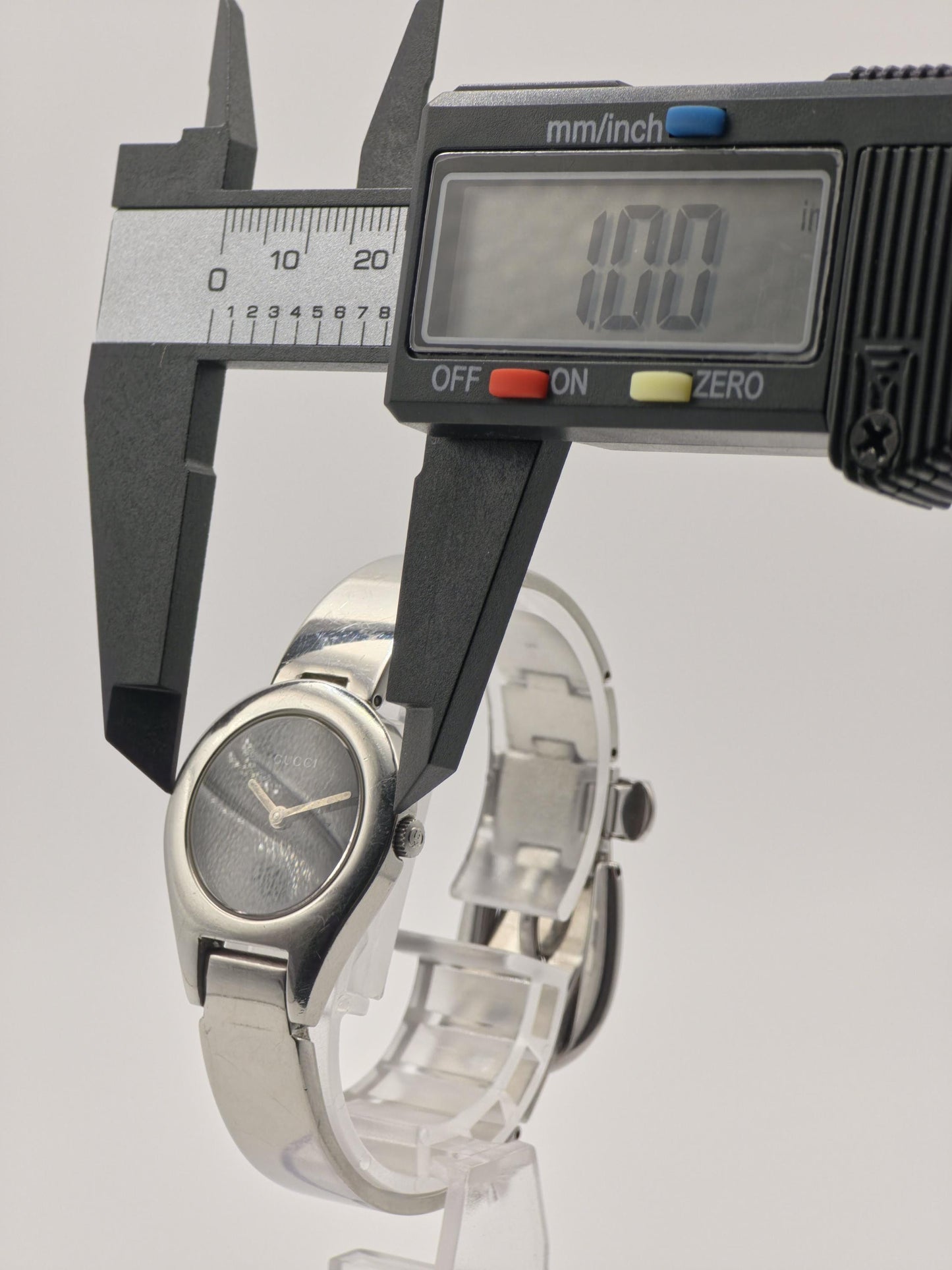 Vintage Gucci Quartz Watch | Swiss Made Women’s Bracelet Watch | Black Dial & Silver-Tone Case | 1990s–2000s Minimalist Luxury Timepiece