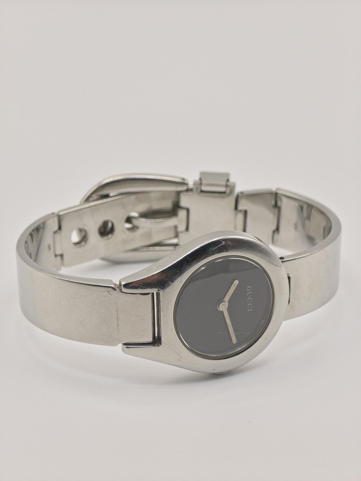 Vintage Gucci Quartz Watch | Swiss Made Women’s Bracelet Watch | Black Dial & Silver-Tone Case | 1990s–2000s Minimalist Luxury Timepiece
