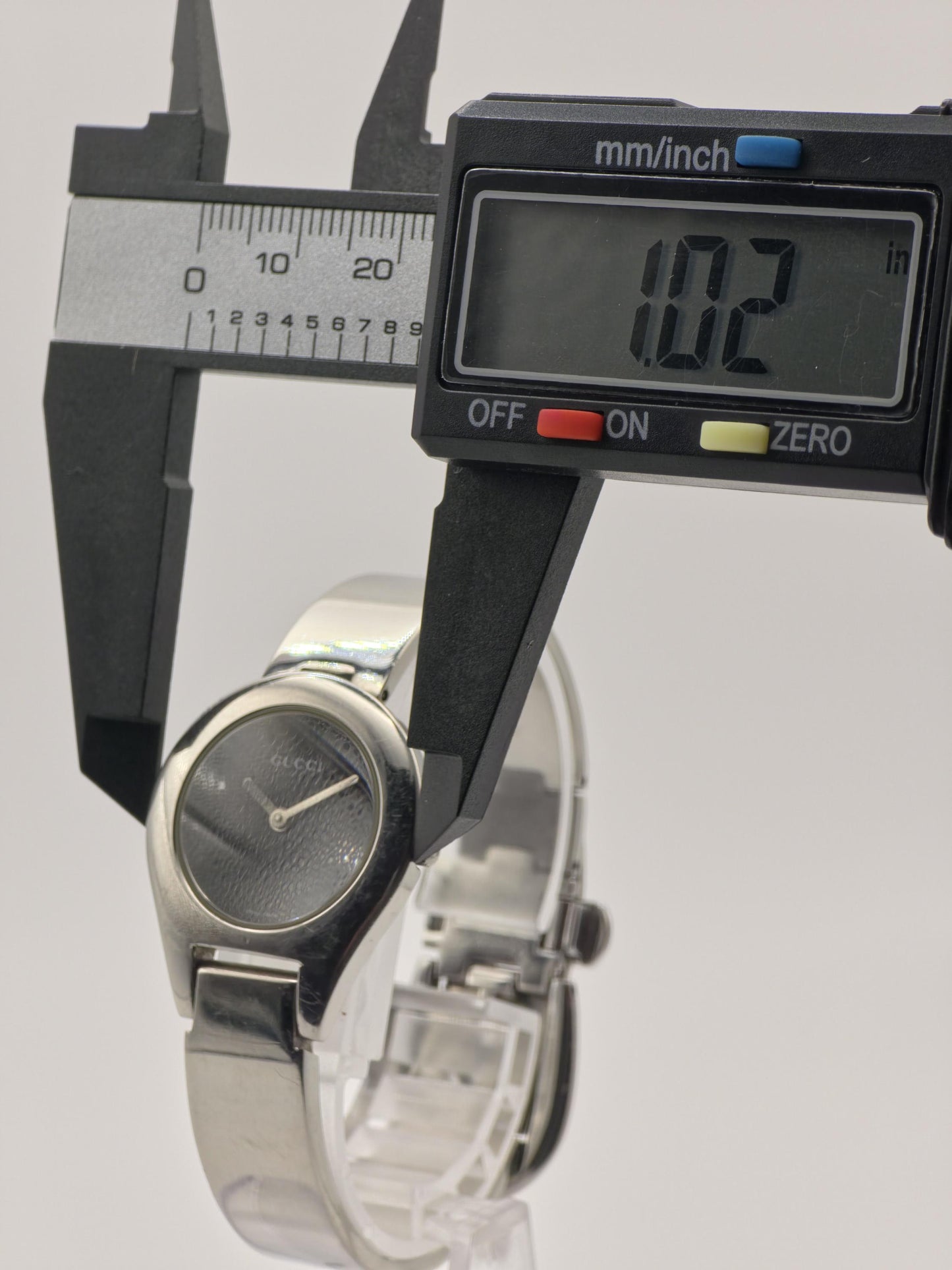 Vintage Gucci Quartz Watch | Swiss Made Women’s Bracelet Watch | Black Dial & Silver-Tone Case | 1990s–2000s Minimalist Luxury Timepiece