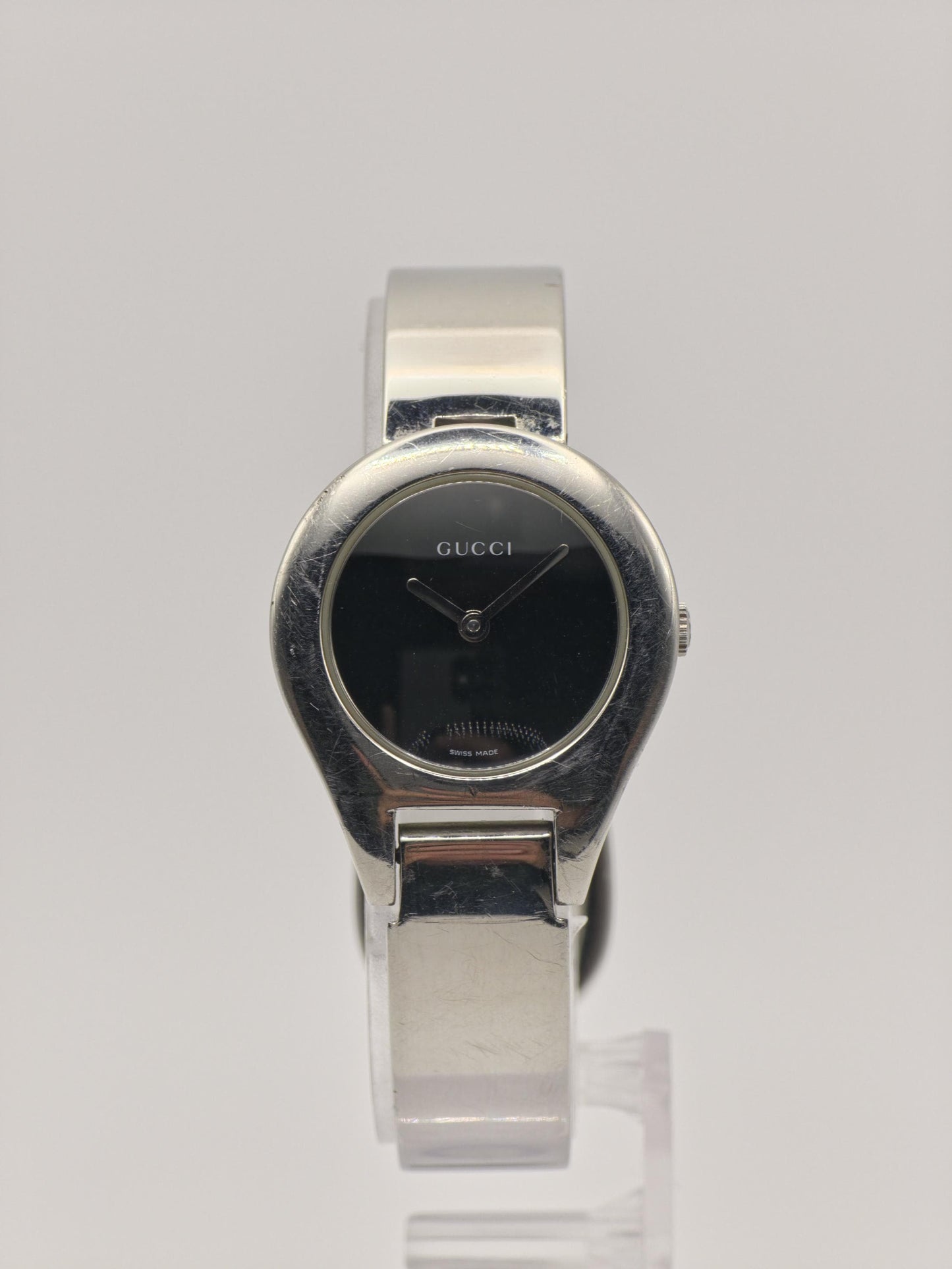 Vintage Gucci Quartz Watch | Swiss Made Women’s Bracelet Watch | Black Dial & Silver-Tone Case | 1990s–2000s Minimalist Luxury Timepiece
