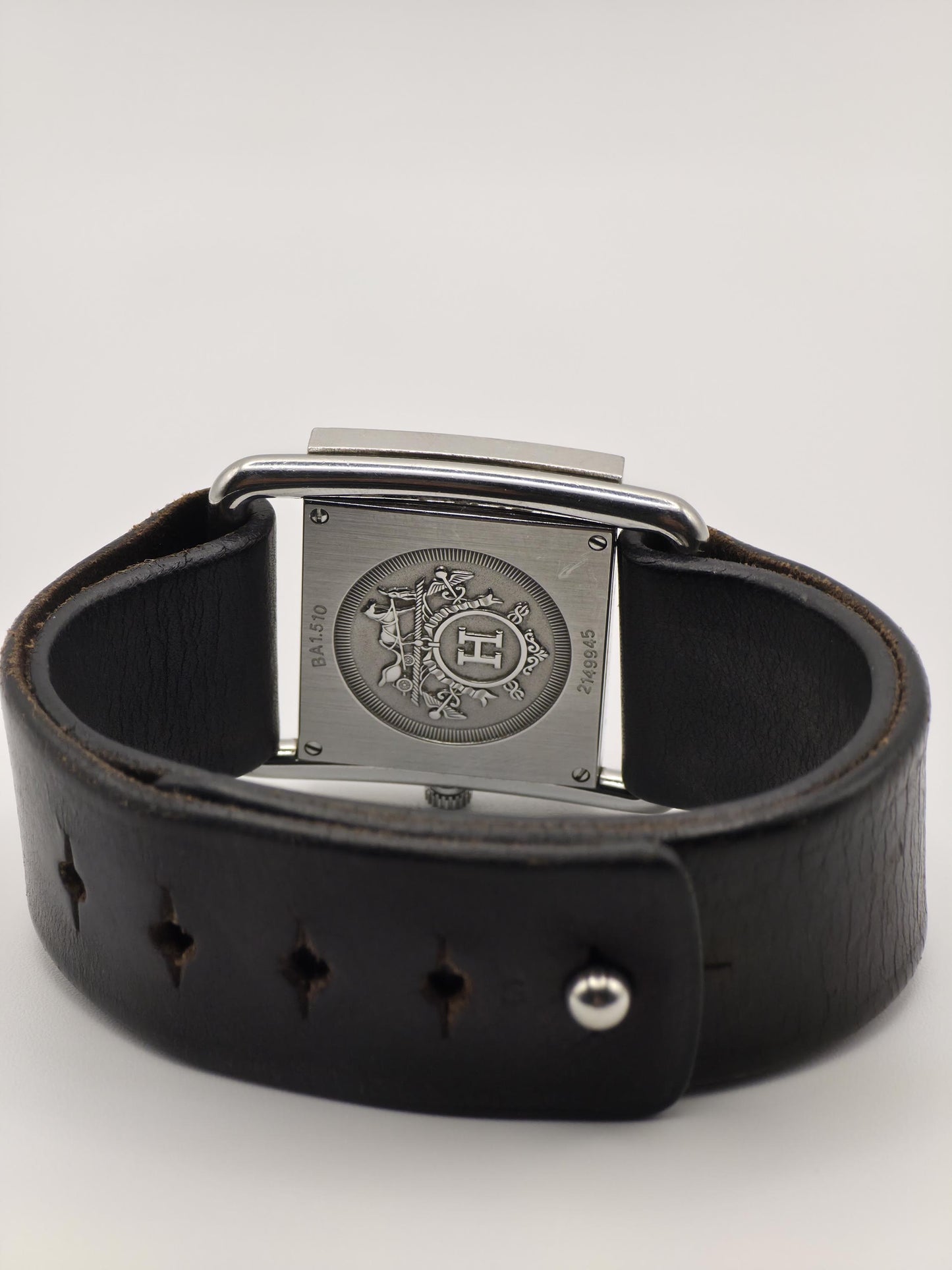 Hermès Paris Carré Quartz Men’s Watch – Swiss Made Minimalist Design
