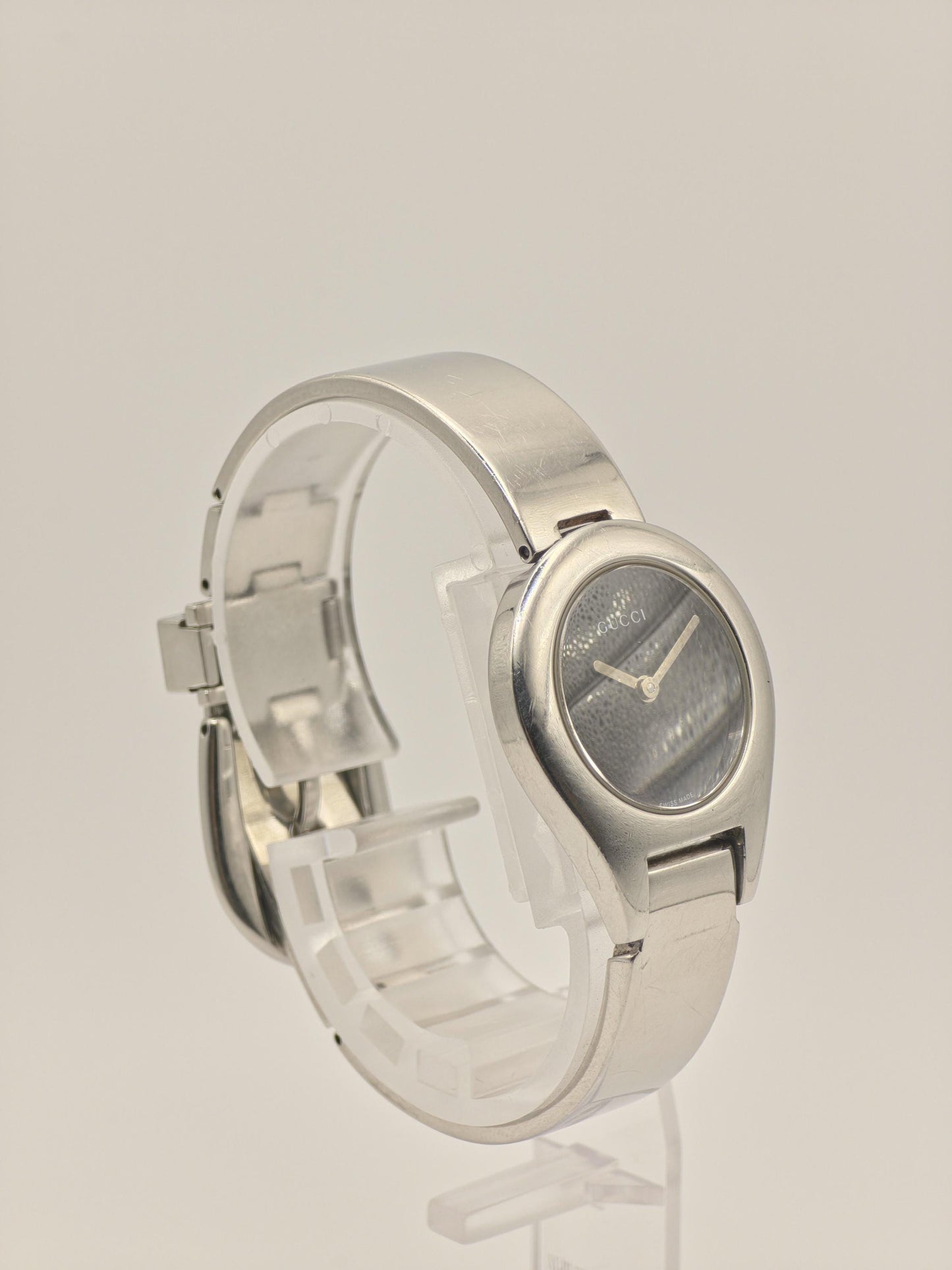 Vintage Gucci Quartz Watch | Swiss Made Women’s Bracelet Watch | Black Dial & Silver-Tone Case | 1990s–2000s Minimalist Luxury Timepiece