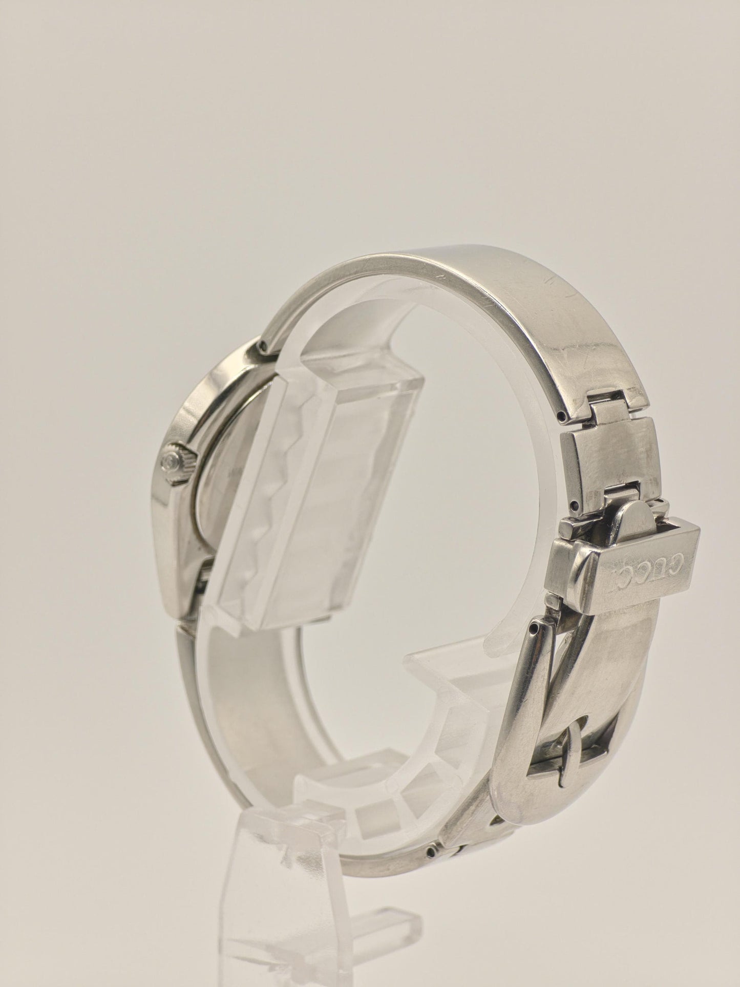 Vintage Gucci Quartz Watch | Swiss Made Women’s Bracelet Watch | Black Dial & Silver-Tone Case | 1990s–2000s Minimalist Luxury Timepiece