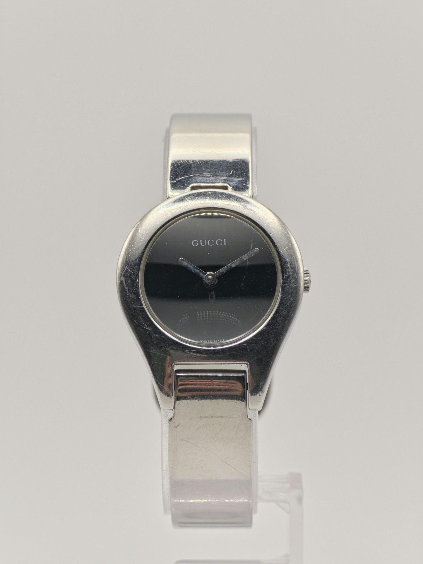 Vintage Gucci Quartz Watch | Swiss Made Women’s Bracelet Watch | Black Dial & Silver-Tone Case | 1990s–2000s Minimalist Luxury Timepiece