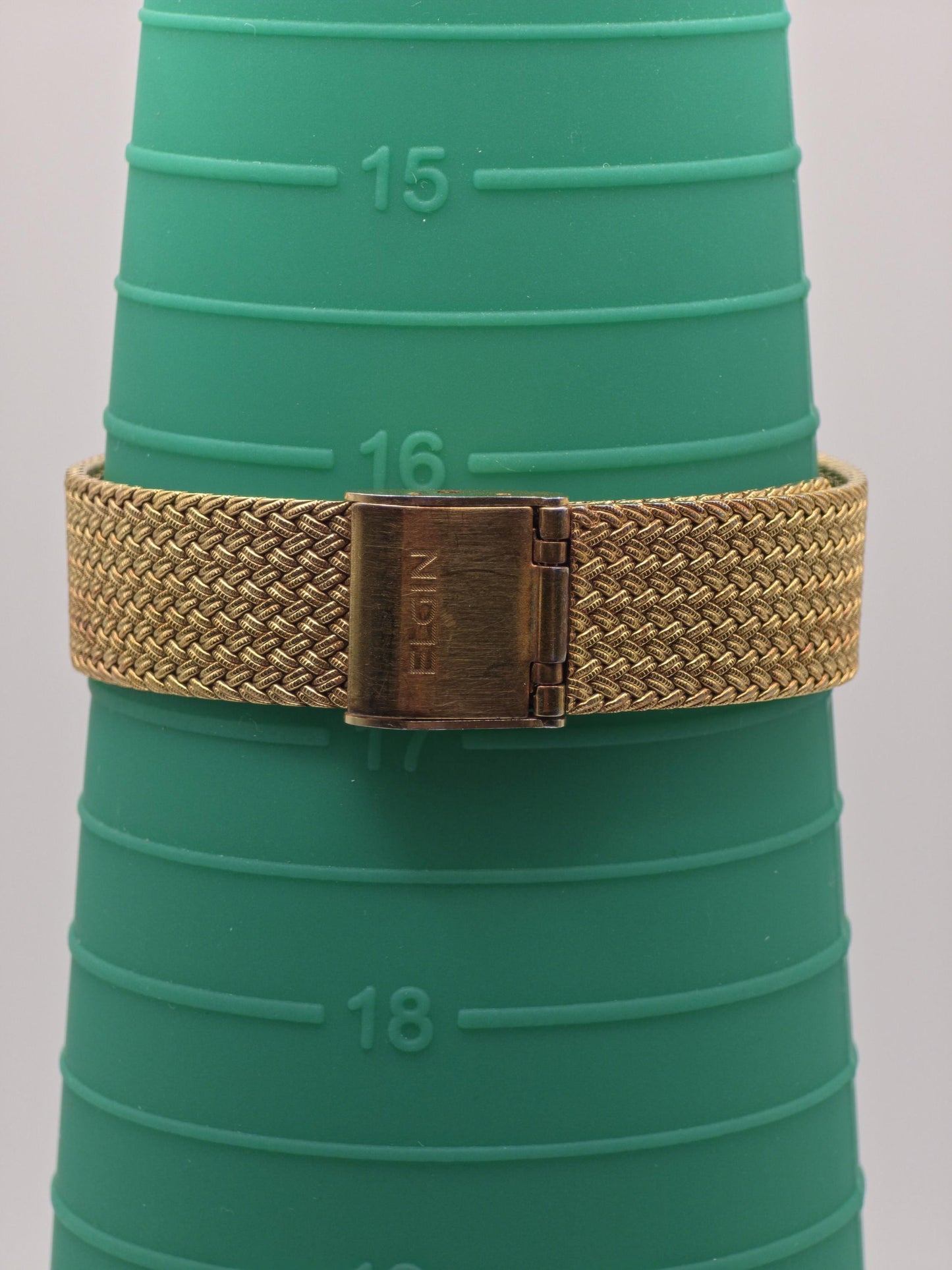 Vintage Elgin Swiss Quartz Gold-Tone Dress Watch – Diamond Index Dial & Textured Mesh Bracelet – 1980s Swiss Made