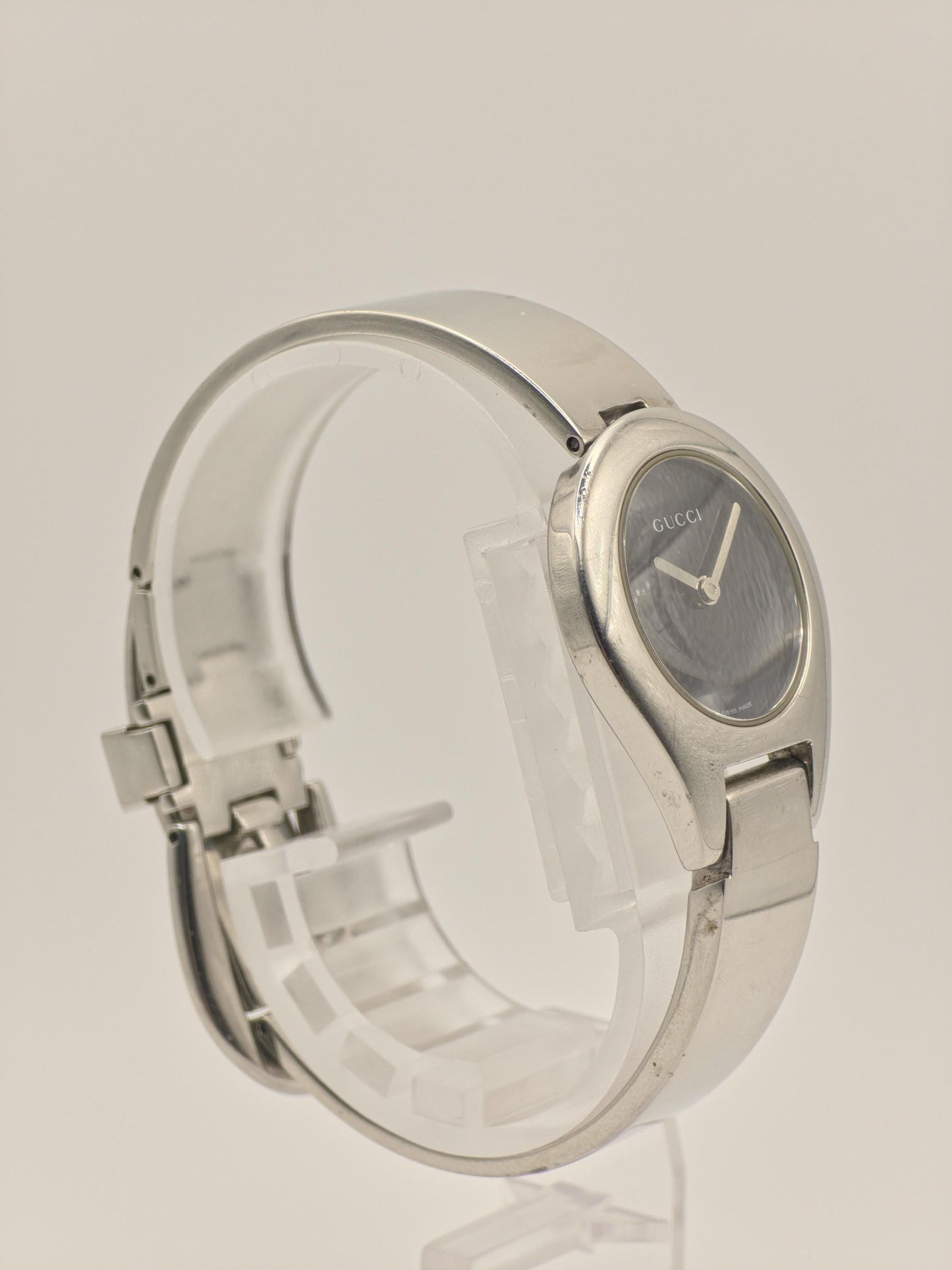 Vintage Gucci Quartz Watch | Swiss Made Women’s Bracelet Watch | Black Dial & Silver-Tone Case | 1990s–2000s Minimalist Luxury Timepiece