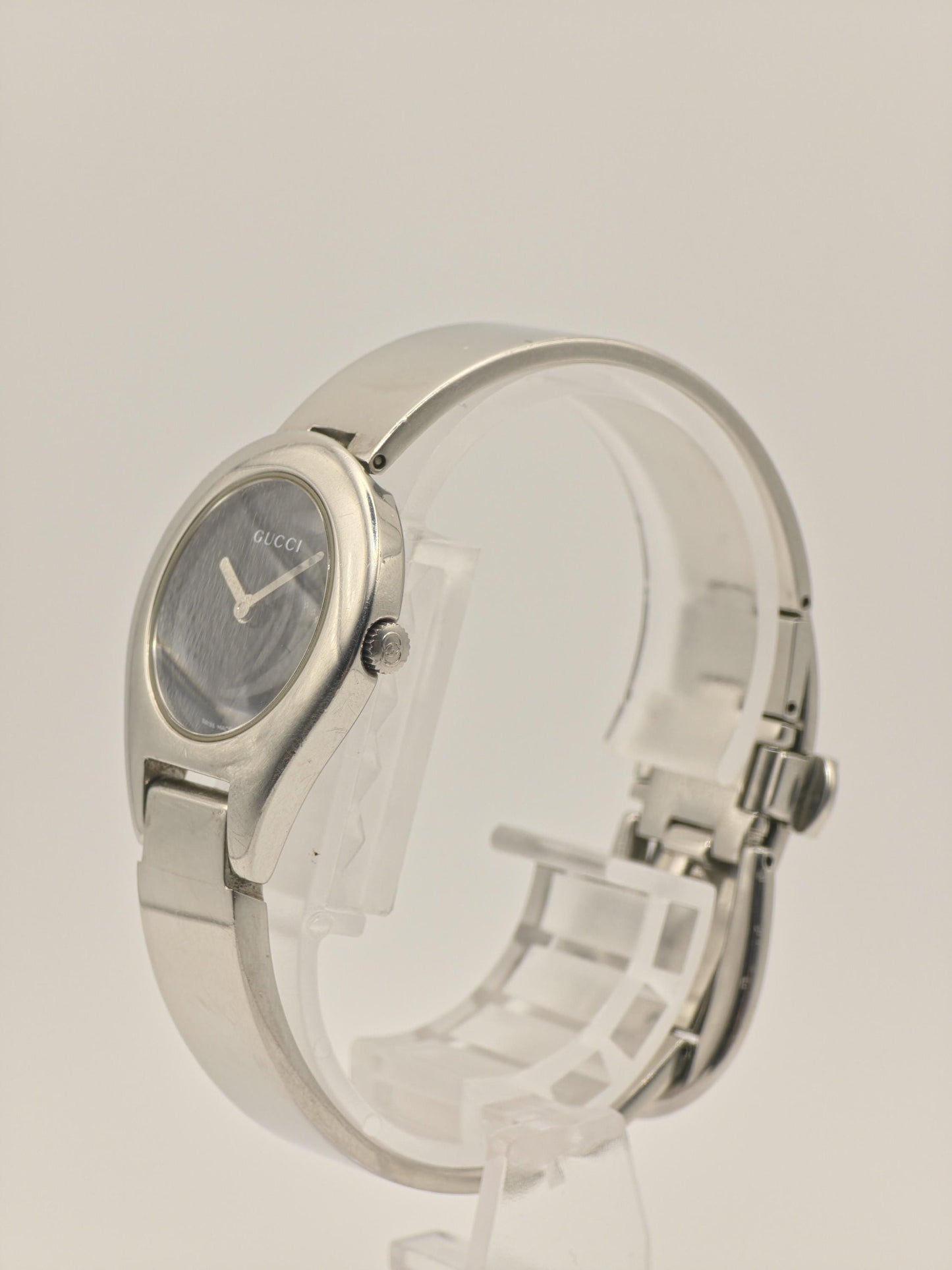 Vintage Gucci Quartz Watch | Swiss Made Women’s Bracelet Watch | Black Dial & Silver-Tone Case | 1990s–2000s Minimalist Luxury Timepiece