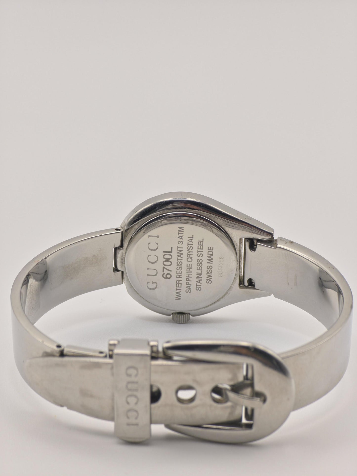 Vintage Gucci Quartz Watch | Swiss Made Women’s Bracelet Watch | Black Dial & Silver-Tone Case | 1990s–2000s Minimalist Luxury Timepiece
