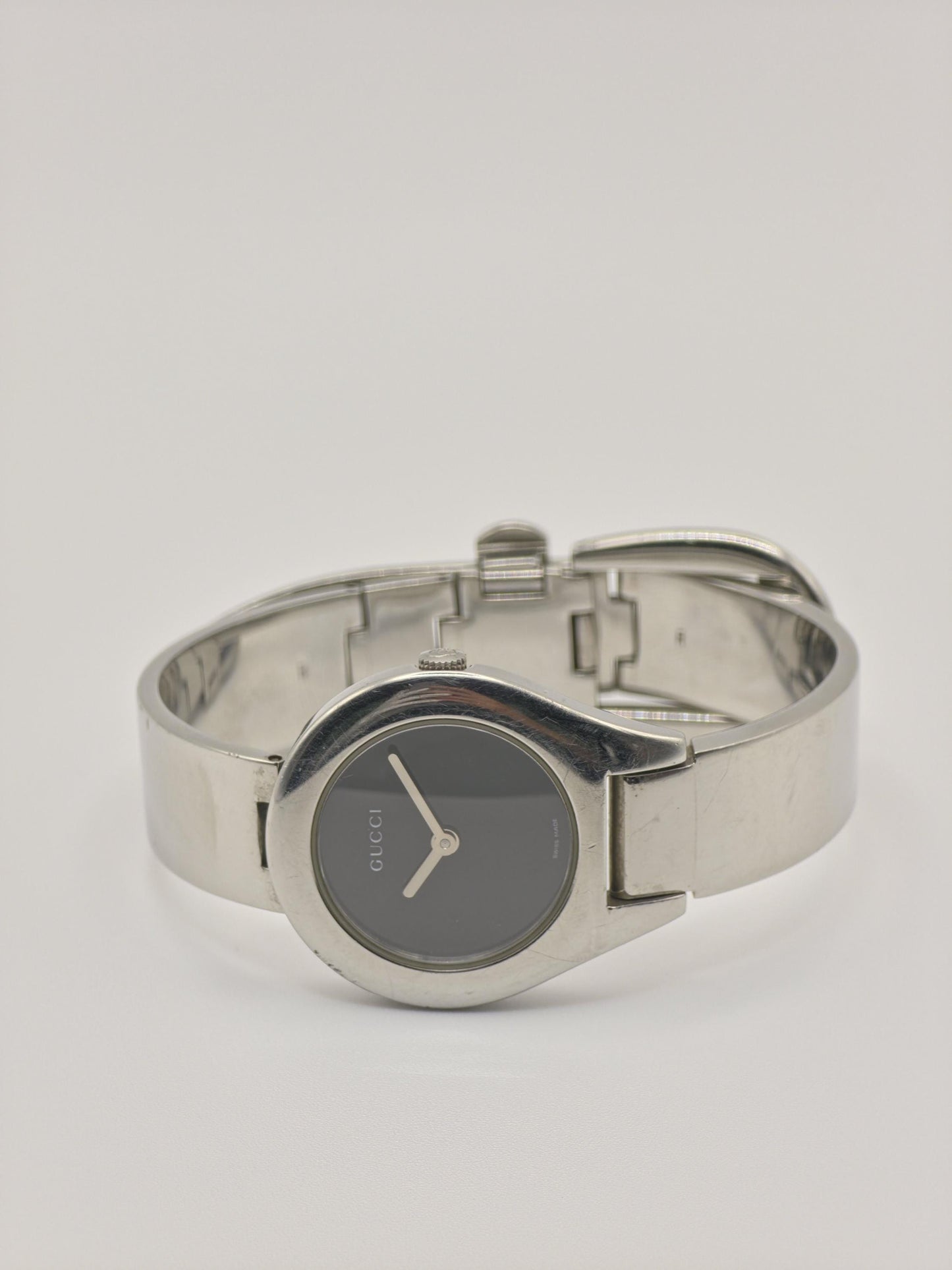 Vintage Gucci Quartz Watch | Swiss Made Women’s Bracelet Watch | Black Dial & Silver-Tone Case | 1990s–2000s Minimalist Luxury Timepiece