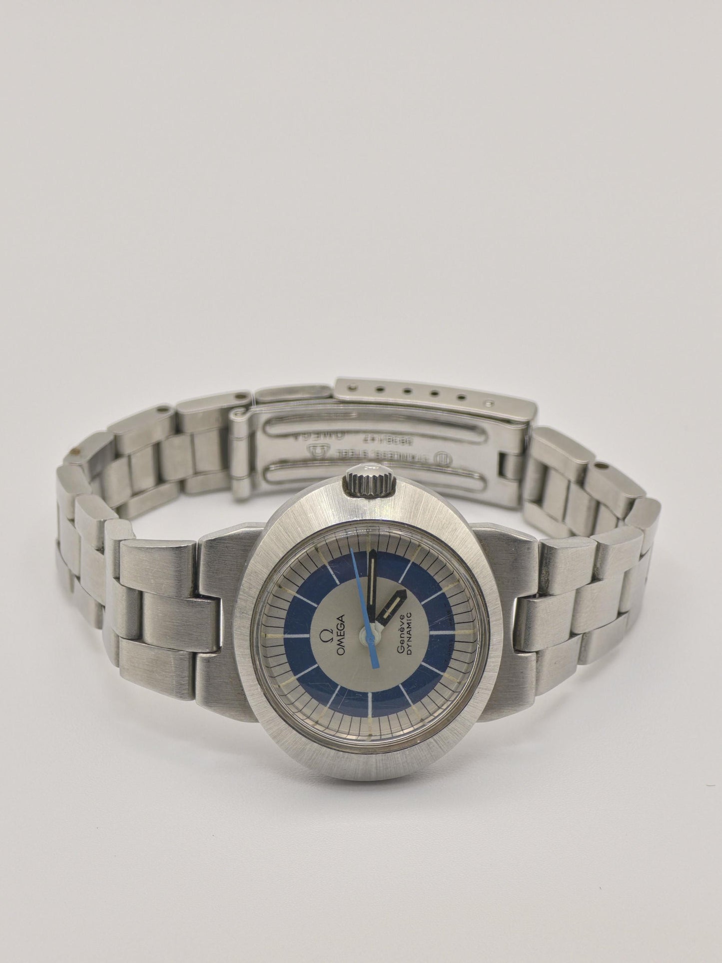 Vintage Omega Genève Dynamic Automatic Watch – 1970s Swiss Made Blue Bullseye Dial