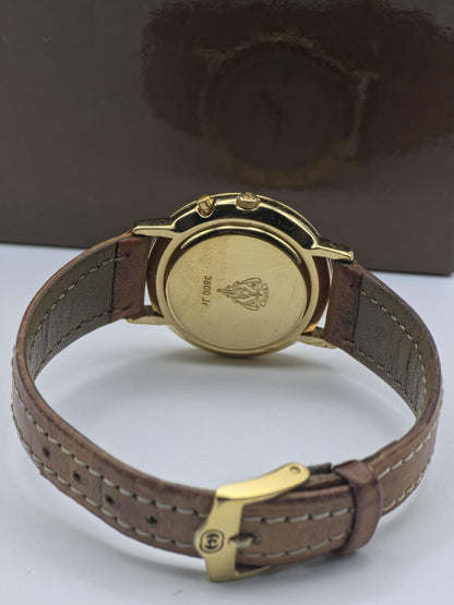 GUCCI 3800JR Quartz Men Watch – Gold-Tone Bezel, Small Seconds Subdial, Date Display – Swiss Made Vintage Dress Watch – With Original Box