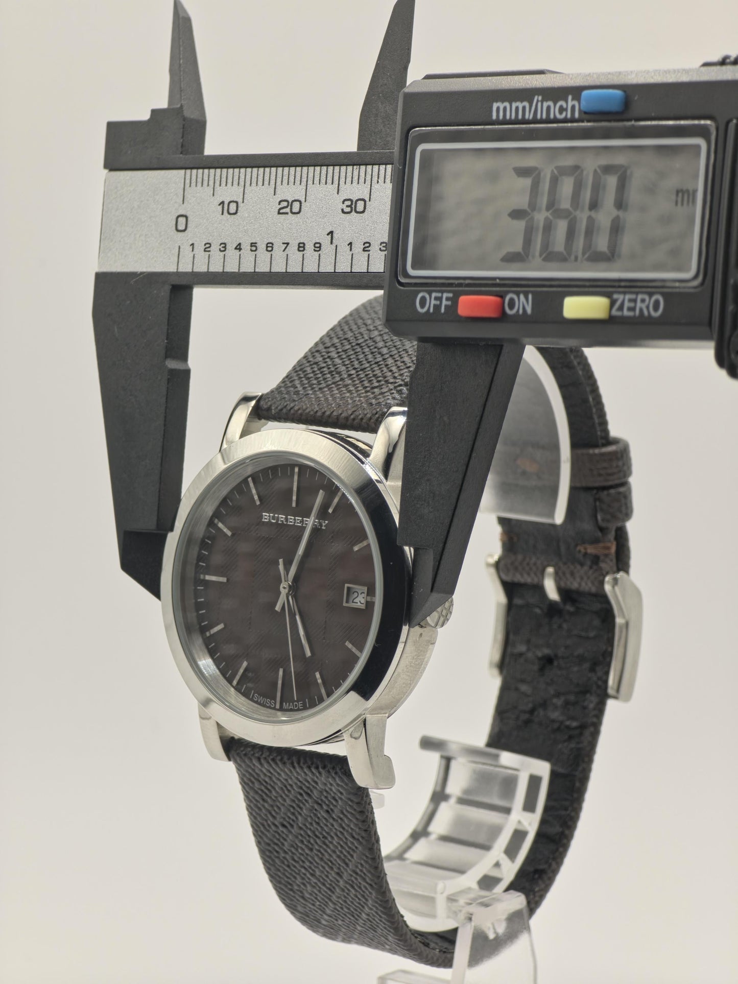 Burberry BU1775 Men's Swiss Watch: Check Dial, Leather Strap, Date