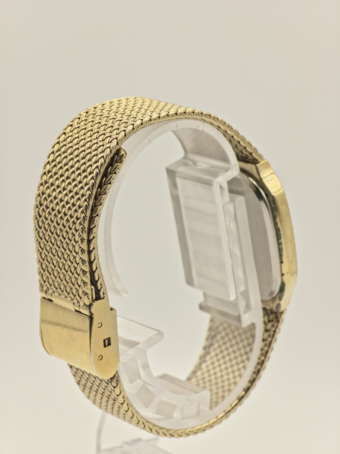 Aureole SW532M Gold Tone Vintage Quartz Watch – Textured Dial – Swiss Made – Elegant Dress Style