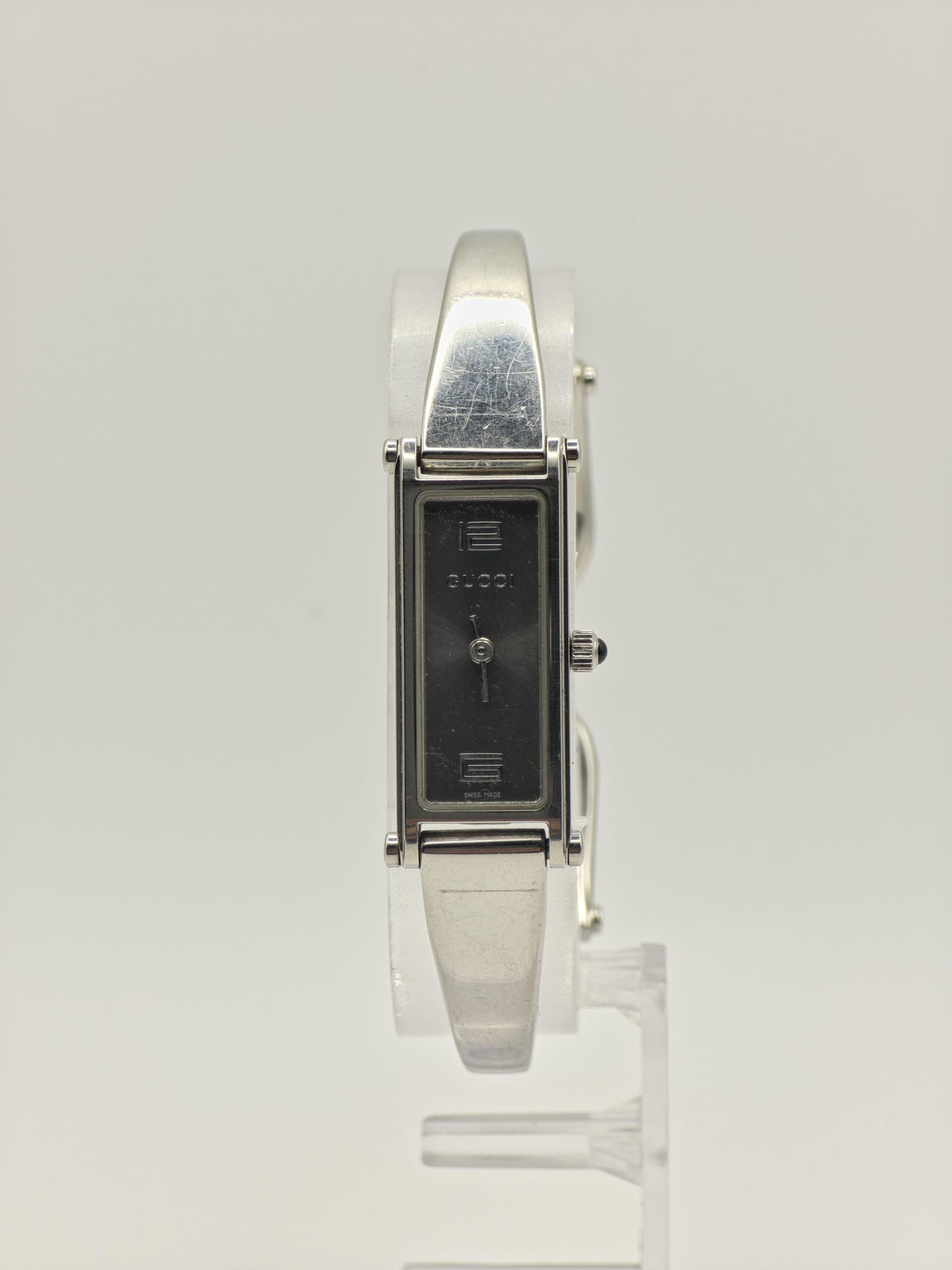 Gucci 1500L Ladies Swiss-Made Watch – Silver Bangle Bracelet – Black Rectangular Dial – Vintage Luxury