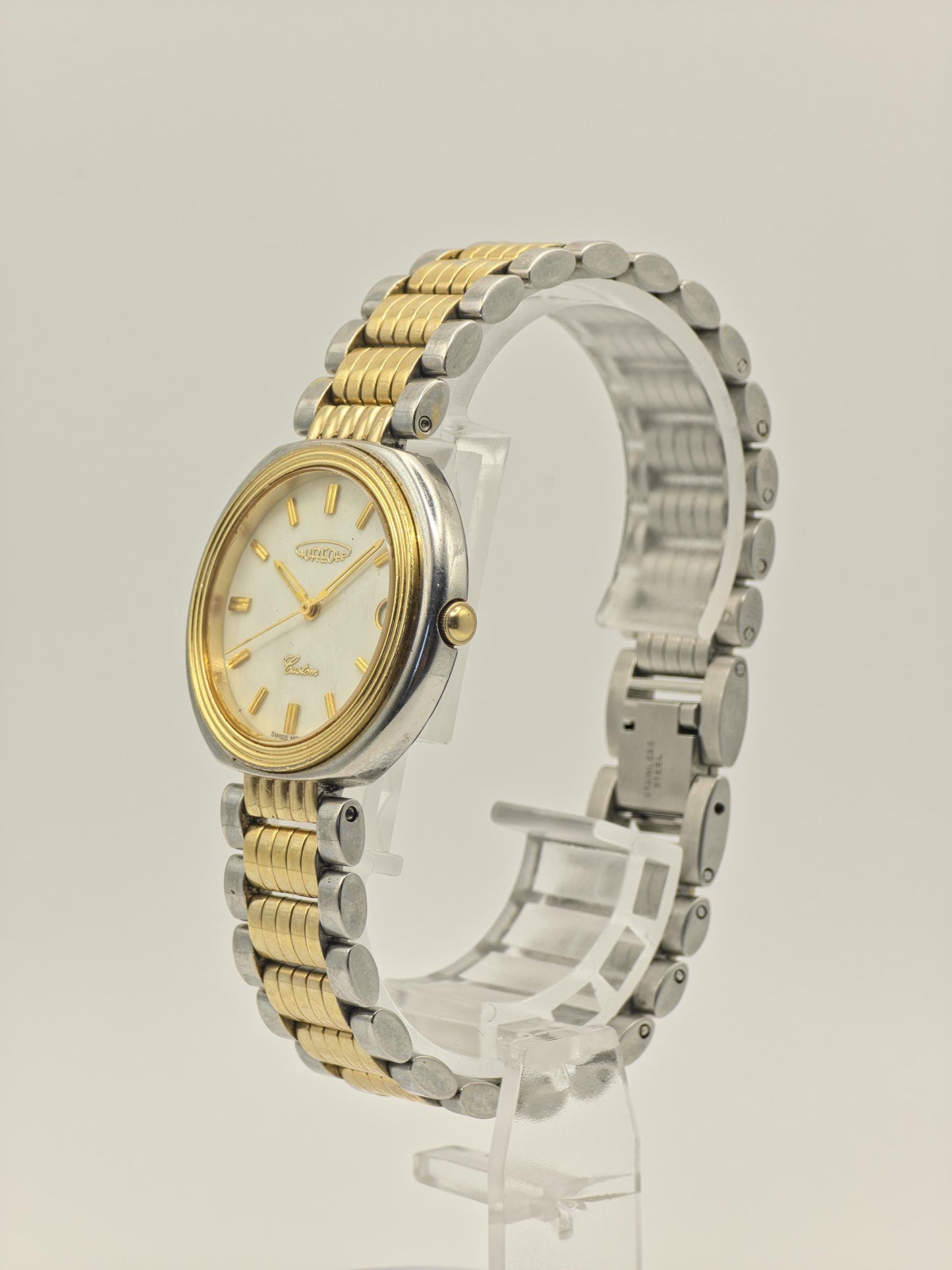 Aureole Vintage Unisex Watch – Gold & Silver Two-Tone – Swiss Quartz – Date Window – Classic Oval Design