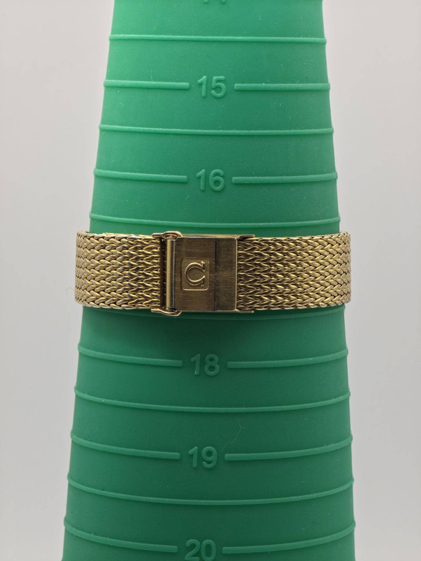 Omega De Ville 1365 Vintage Quartz – Gold-Tone Mesh Bracelet – Slim Minimalist Classic – Unisex Swiss Watch