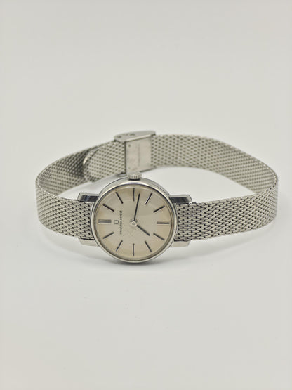 Universal Genève – Vintage Swiss Quartz Watch – Silver Mesh Bracelet – Minimalist Dial – Unisex