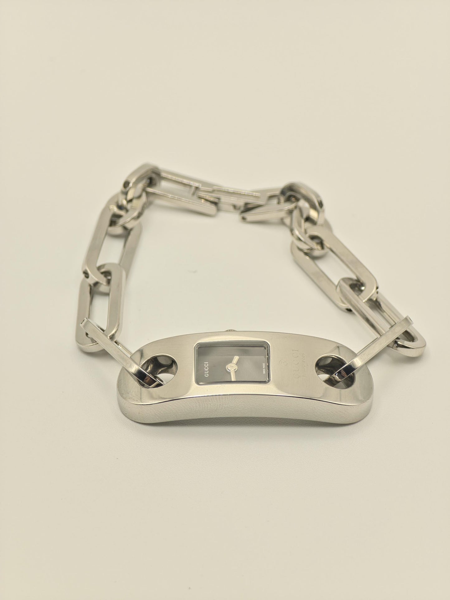 Gucci 6100L – Vintage Swiss Ladies’ Watch – Chain Bracelet – Black Dial – Stainless Steel