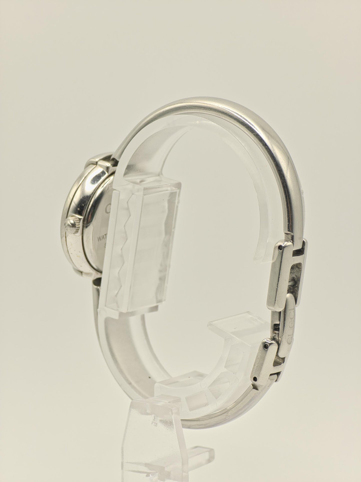 Vintage Gucci 1400L Ladies Bangle Watch | Swiss Made Silver-Tone Oval Case | Minimalist Luxury Design | Quartz Dress Timepiece