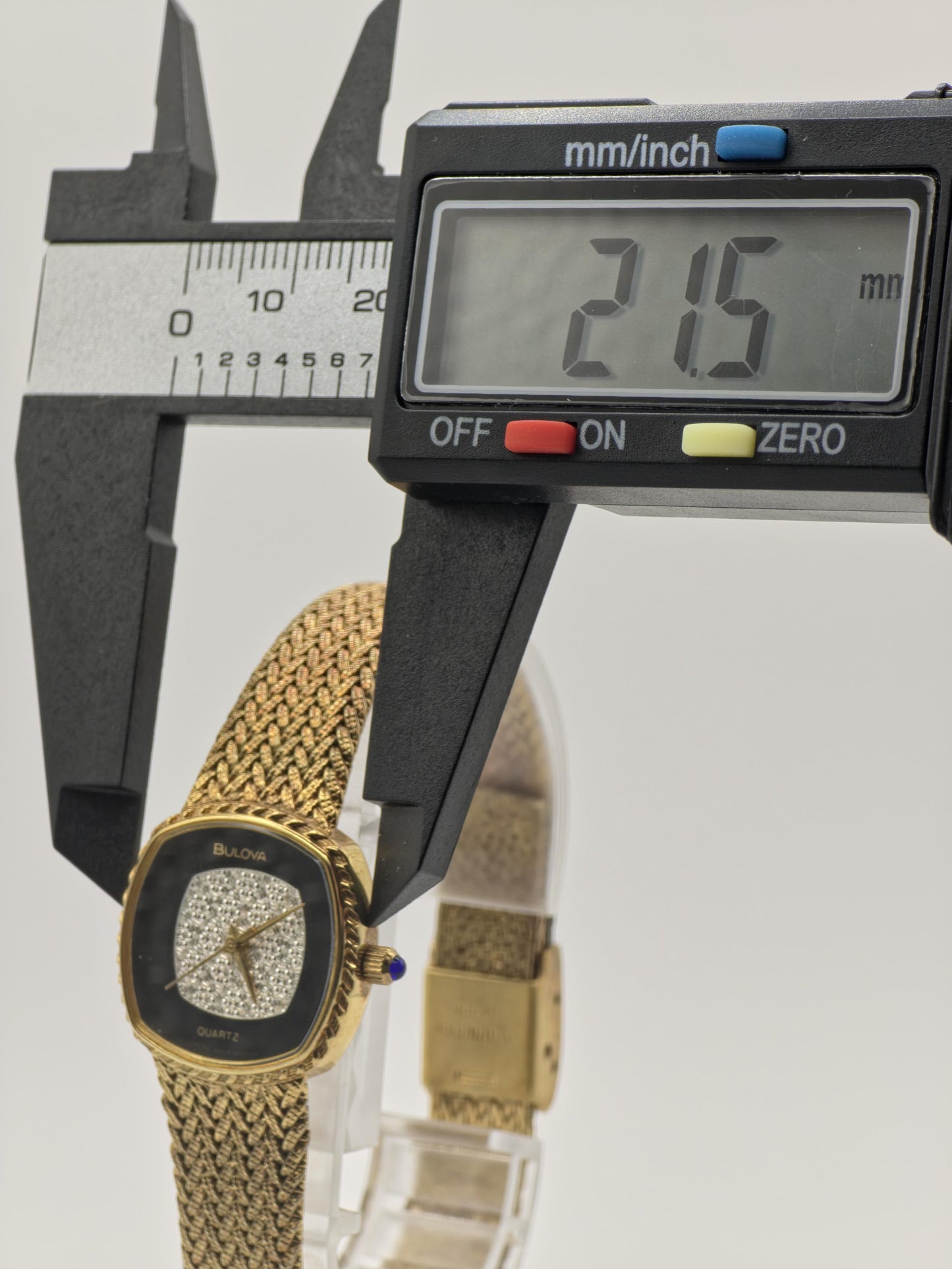 Vintage Bulova Couple Watch Set | Gold-Tone Diamond-Style Dial, Swiss Quartz