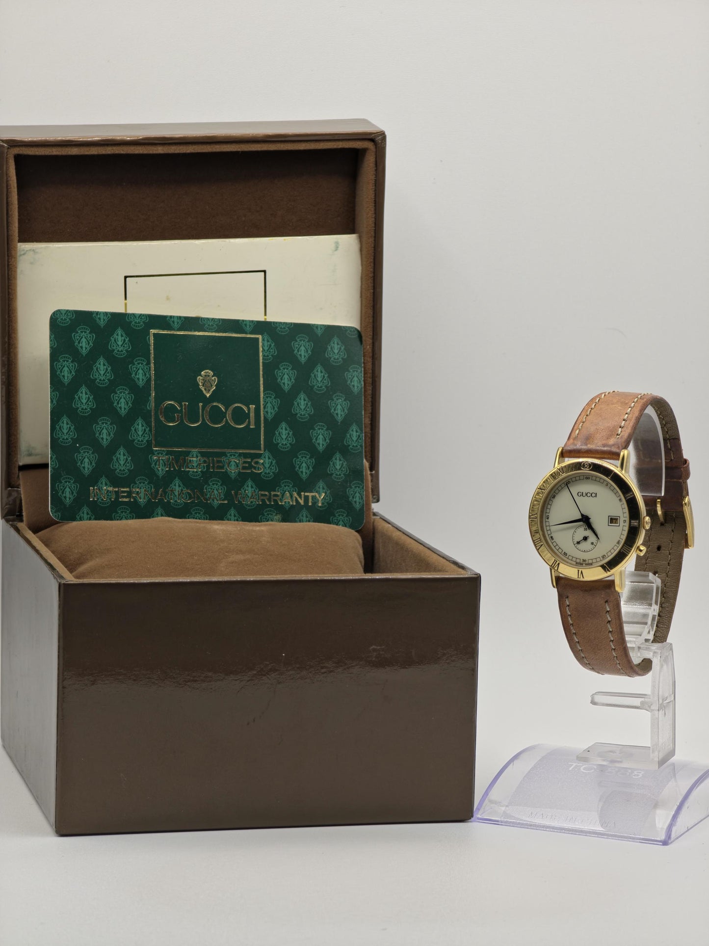 GUCCI 3800JR Quartz Men Watch – Gold-Tone Bezel, Small Seconds Subdial, Date Display – Swiss Made Vintage Dress Watch – With Original Box
