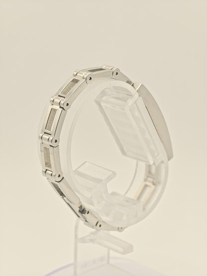 Gucci 3900L Silver Ladies Watch Mother of Pearl Dial Diamond Markers Swiss Made Box Papers Extra Links