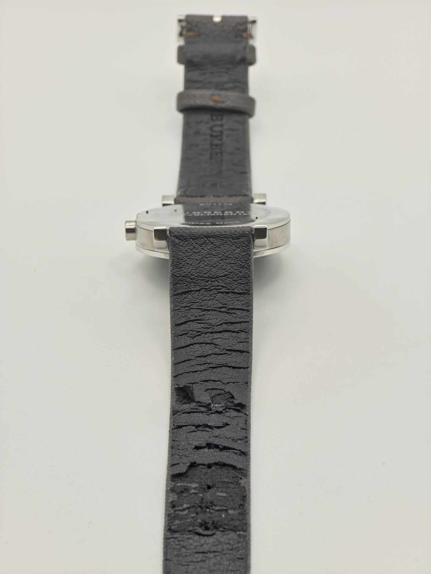 Burberry BU1775 Men's Swiss Watch: Check Dial, Leather Strap, Date