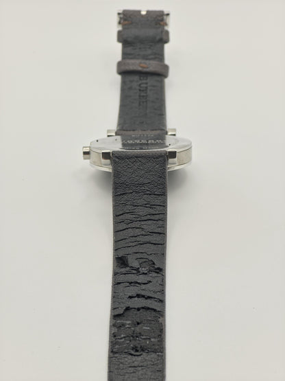 Burberry BU1775 Men's Swiss Watch: Check Dial, Leather Strap, Date
