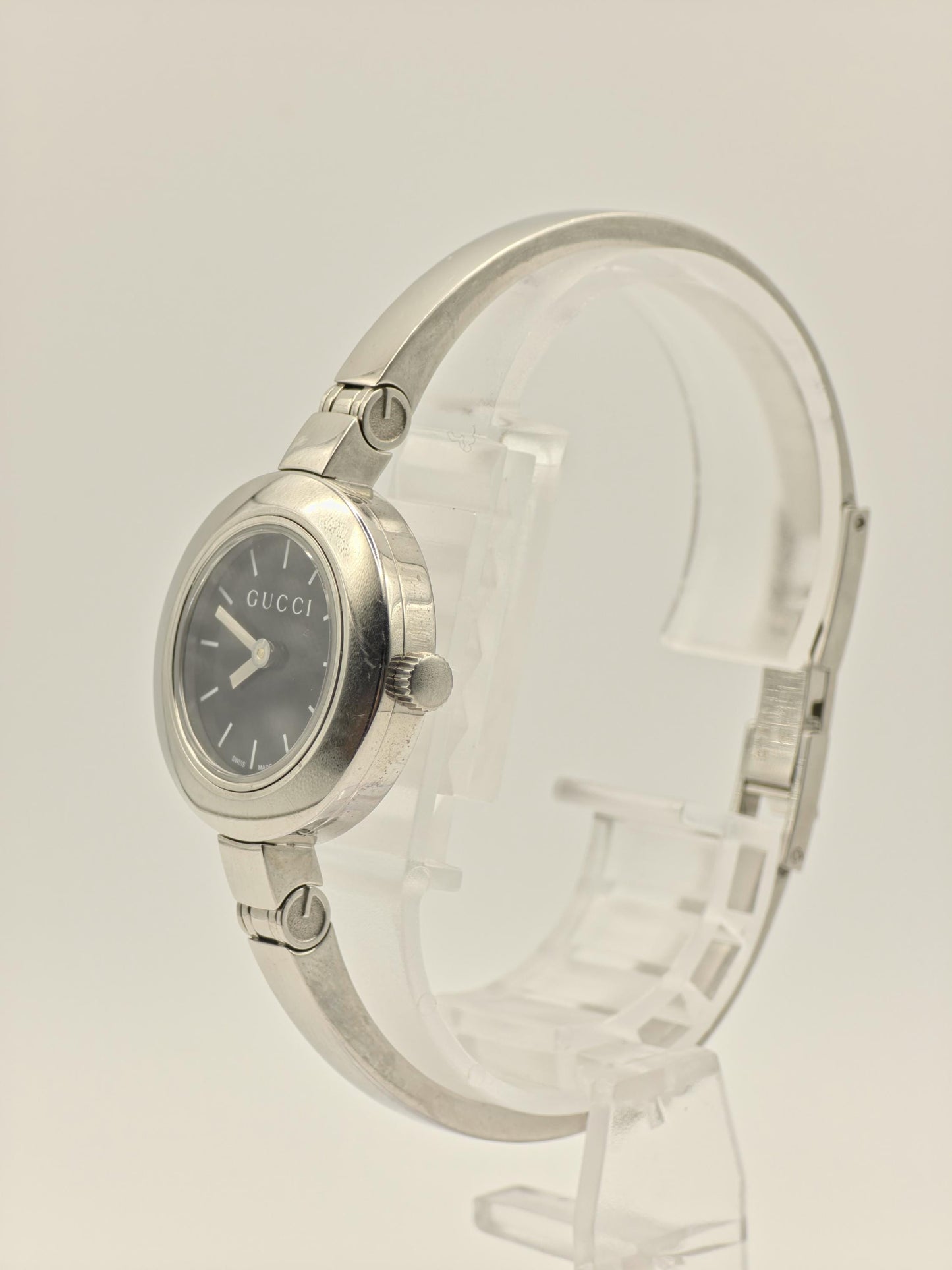 Gucci 105 Women’s Stainless Steel Quartz Watch – Black Dial – Swiss Made – Elegant Bangle Style