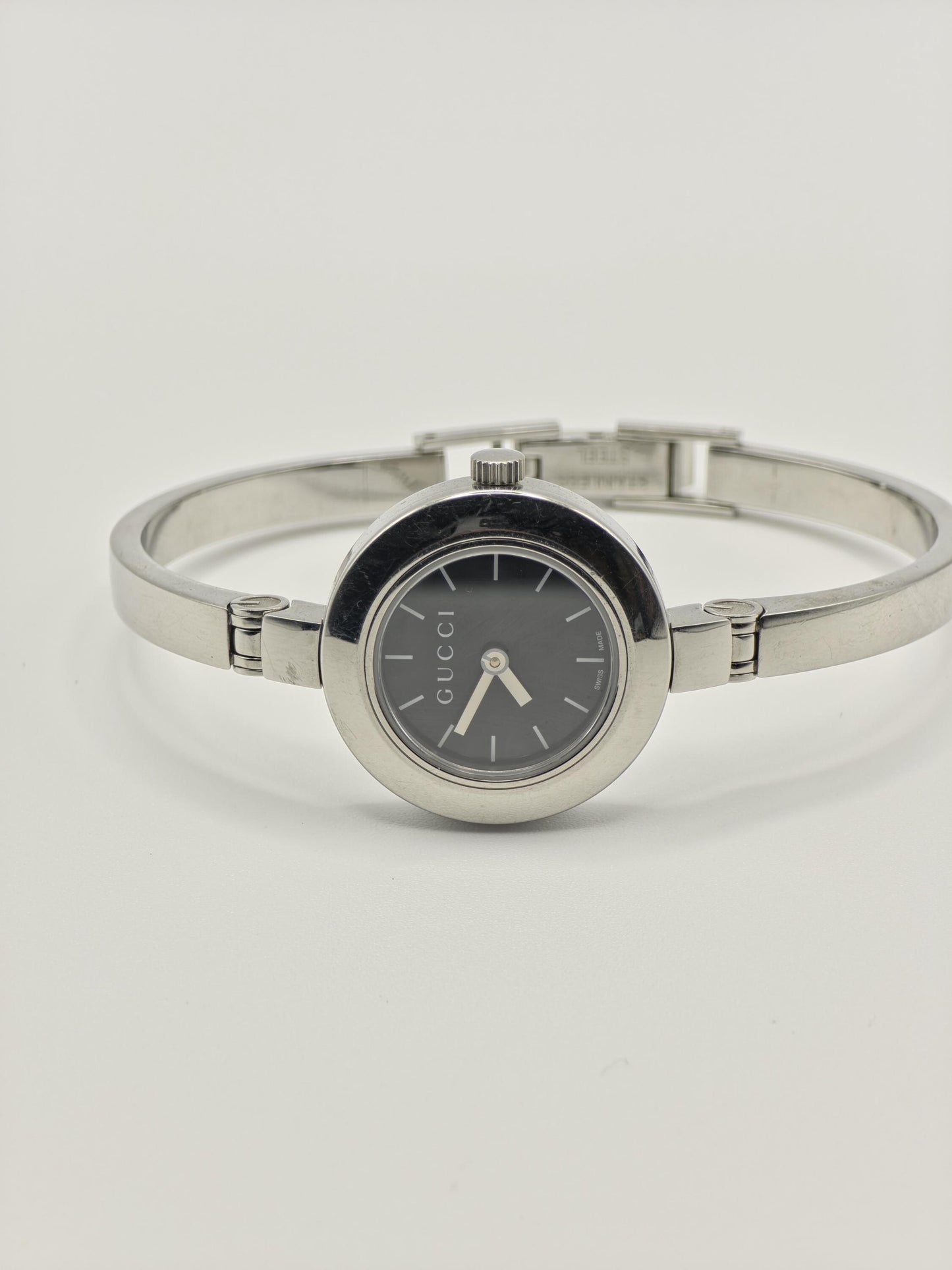Gucci 105 Women’s Stainless Steel Quartz Watch – Black Dial – Swiss Made – Elegant Bangle Style