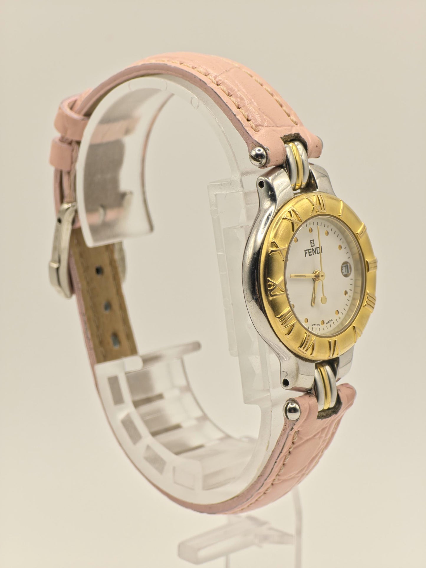 Fendi 900L Ladies Swiss-Made Watch – Two-Tone Gold Bezel – Pink Leather Strap – Elegant Vintage Design