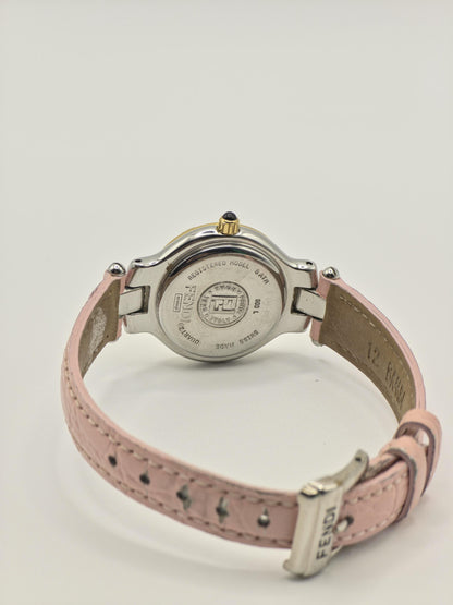 Fendi 900L Ladies Swiss-Made Watch – Two-Tone Gold Bezel – Pink Leather Strap – Elegant Vintage Design