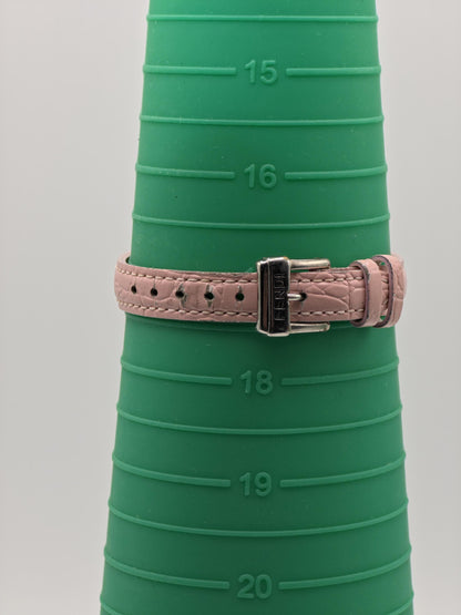 Fendi 900L Ladies Swiss-Made Watch – Two-Tone Gold Bezel – Pink Leather Strap – Elegant Vintage Design