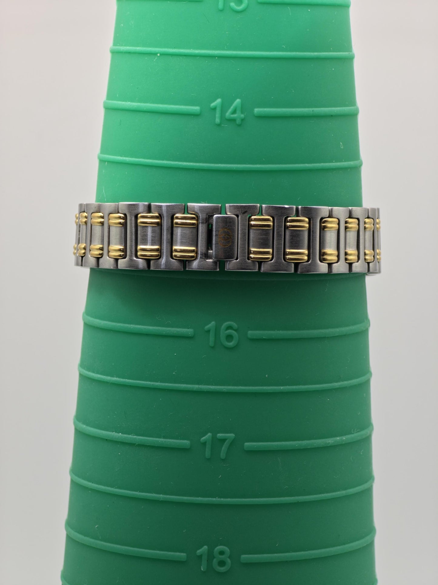 Gucci 9700L Two-Tone Ladies Watch – Gold Dial – Swiss Quartz – Date – Vintage Luxury