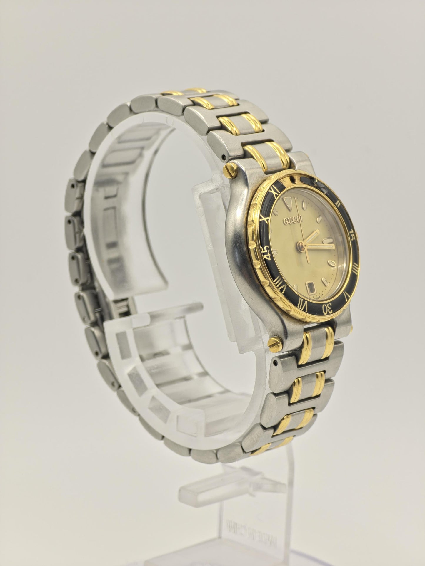 Gucci 9700L Two-Tone Ladies Watch – Gold Dial – Swiss Quartz – Date – Vintage Luxury