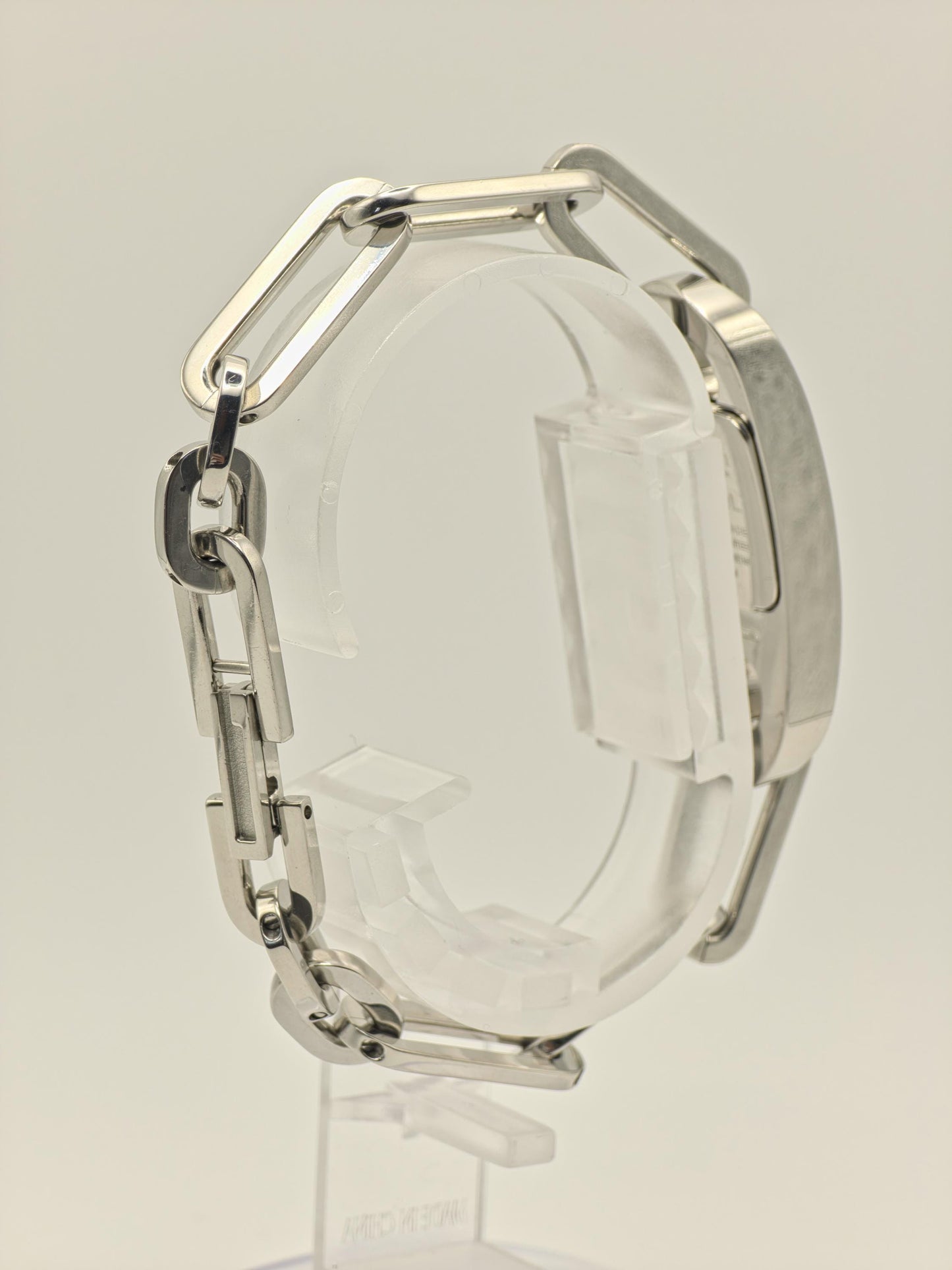 Gucci 6100L – Vintage Swiss Ladies’ Watch – Chain Bracelet – Black Dial – Stainless Steel
