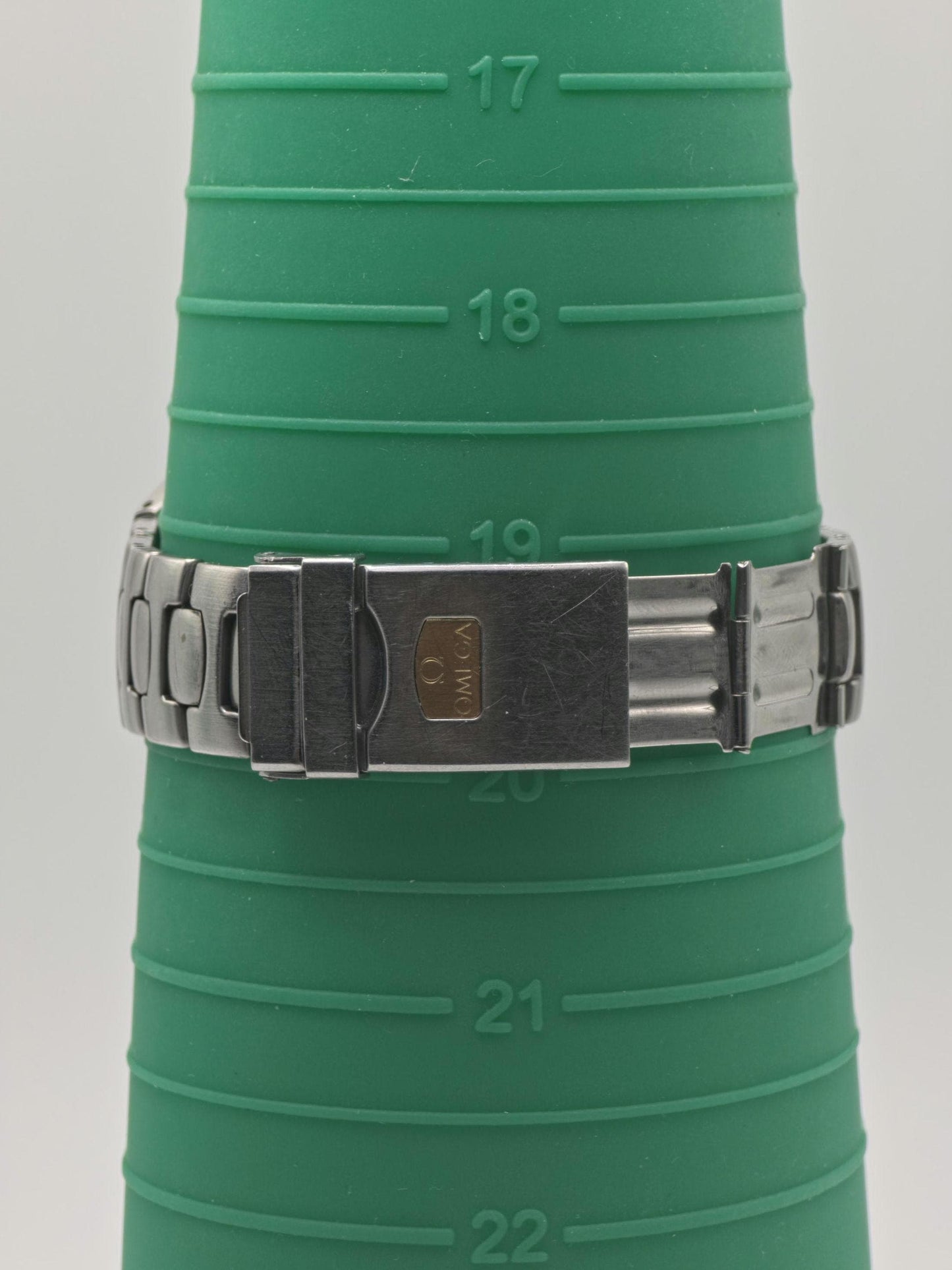 Omega Seamaster Professional 200M Vintage Quartz Watch | Swiss Made | Mens Diver | Two Tone | Date - 19