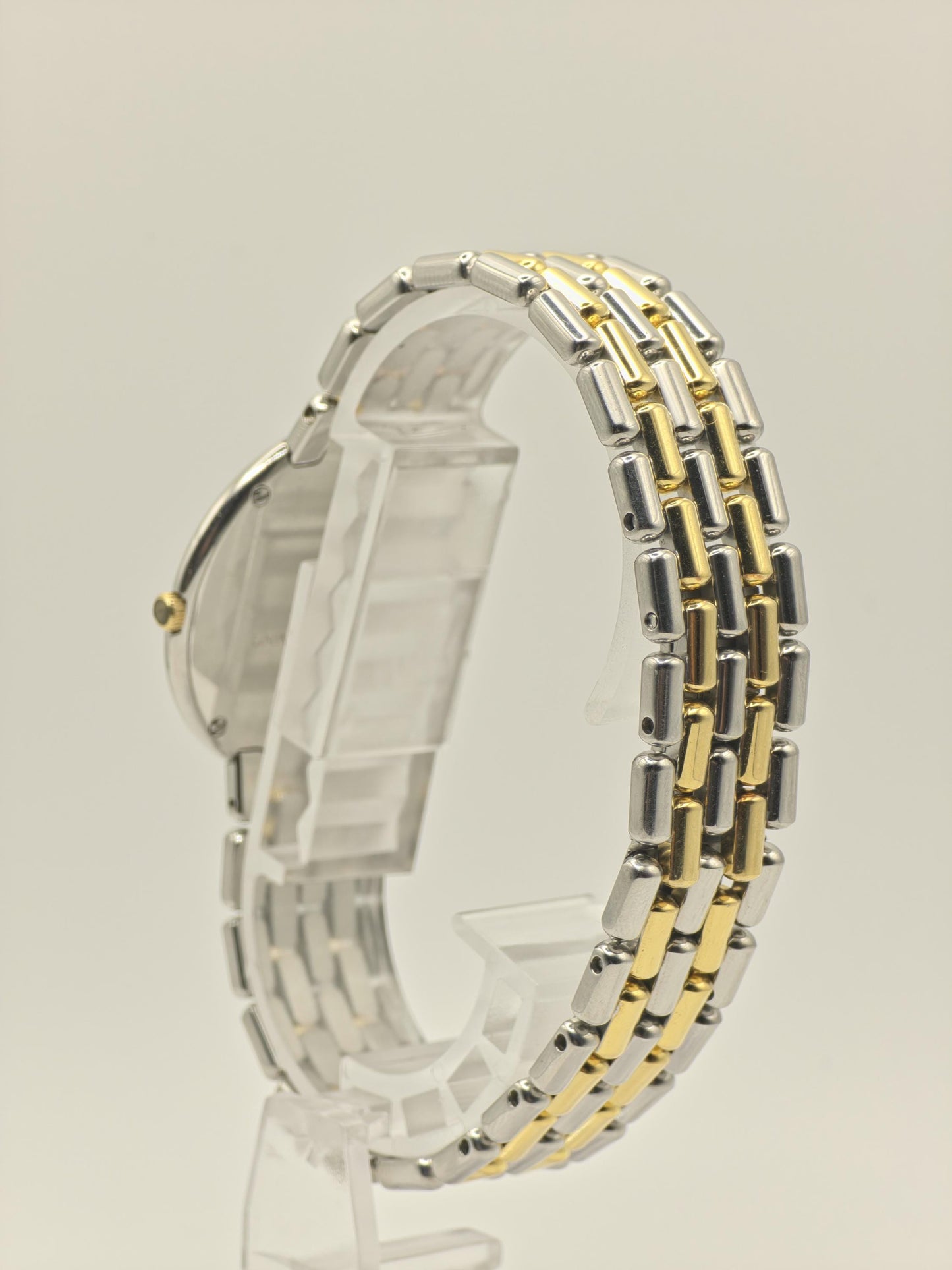 Universal Genève Quartz mens Watch Two-Tone Bracelet Roman Dial Ref. 633.019 | - 98