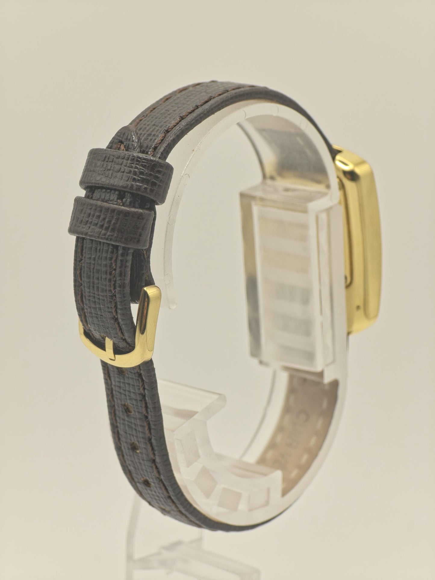 Fendi Women Quartz Watch Gold Tone Case Leather Strap Swiss Made | - 105
