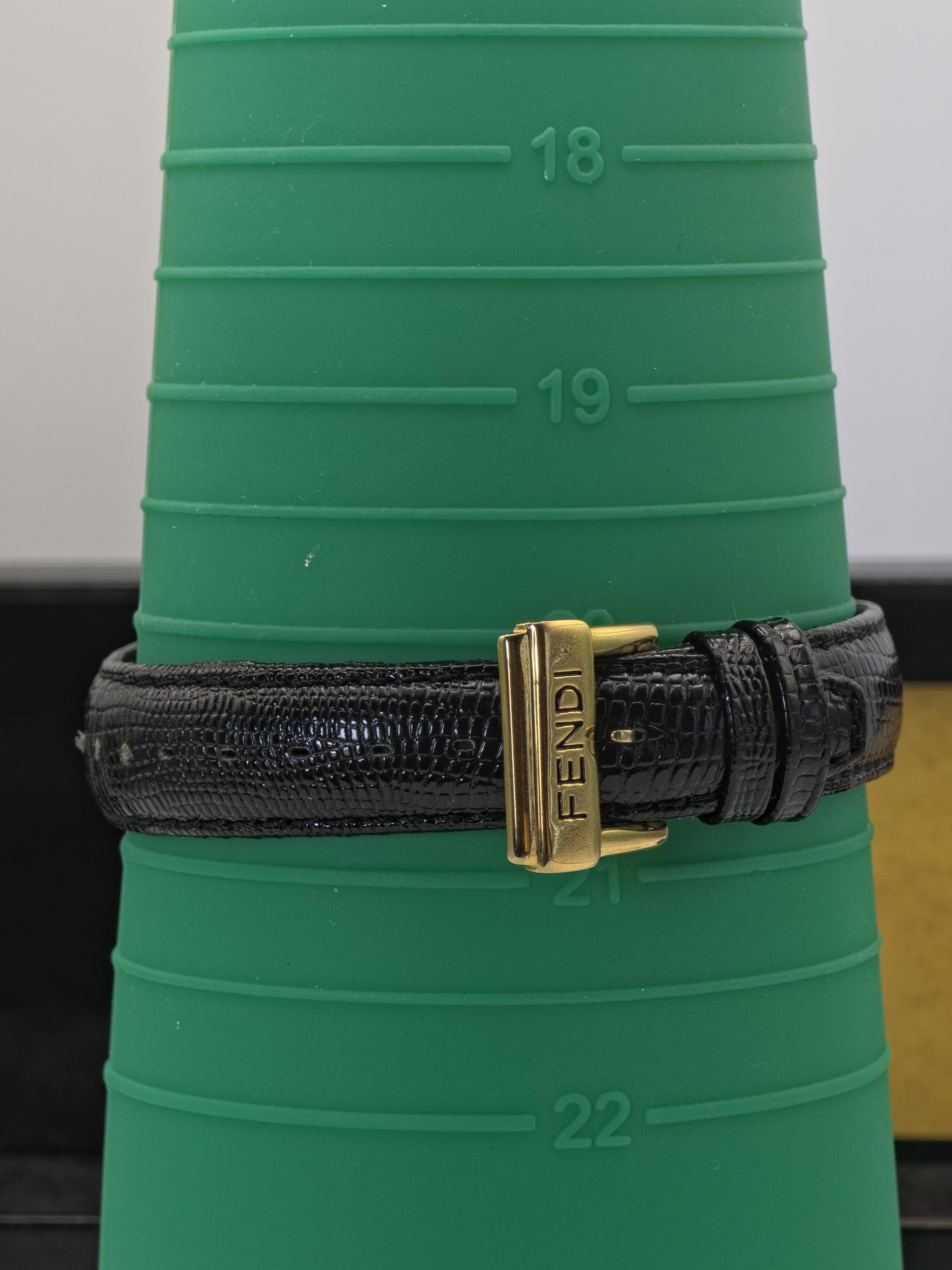 Fendi 320G Quartz Wristwatch Black Dial Gold Tone Case Leather Strap Box Guarantee | - 64