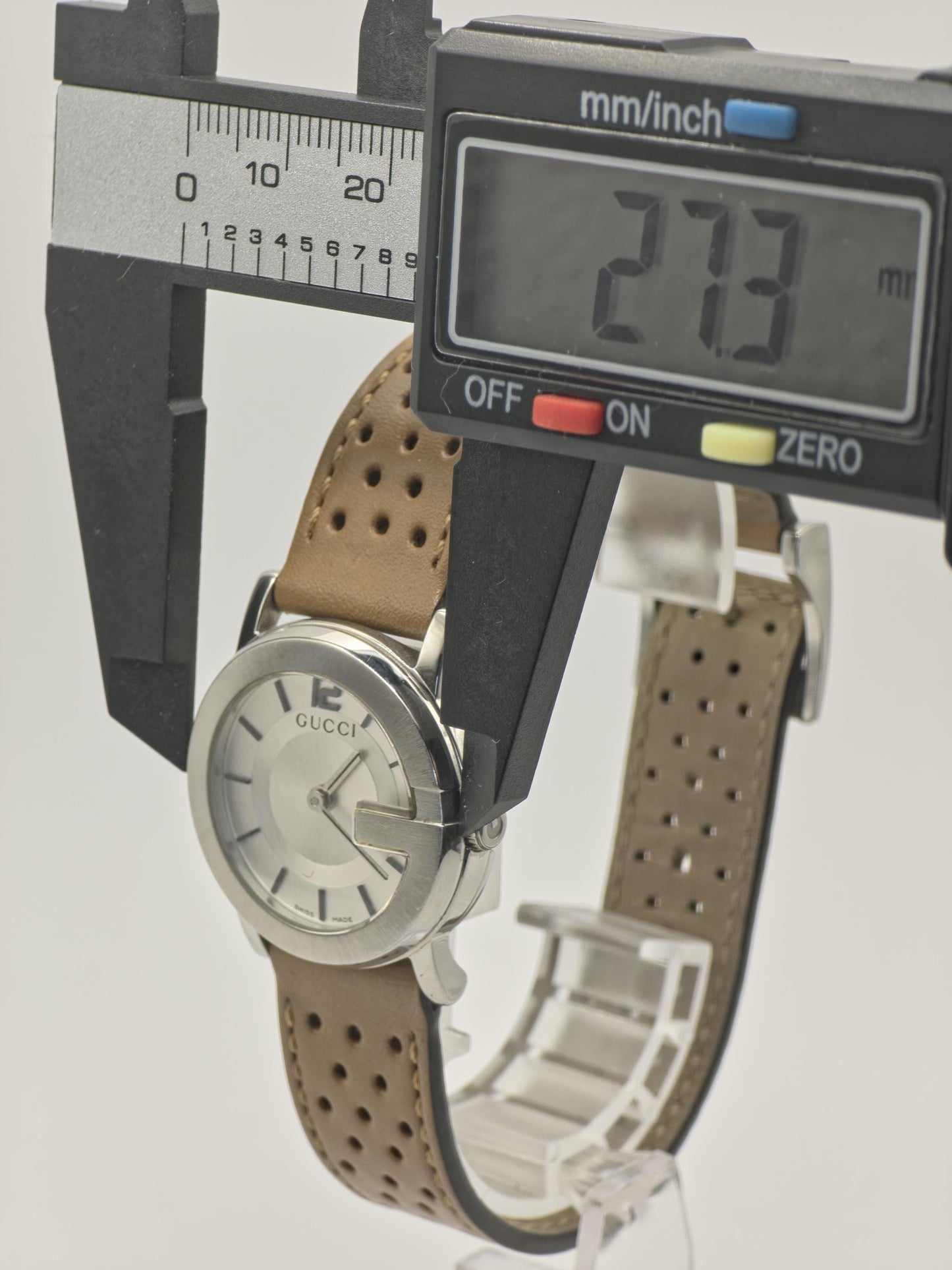 Gucci 101L women Swiss Quartz Watch Perforated Leather Strap 3ATM Boxed | - 74