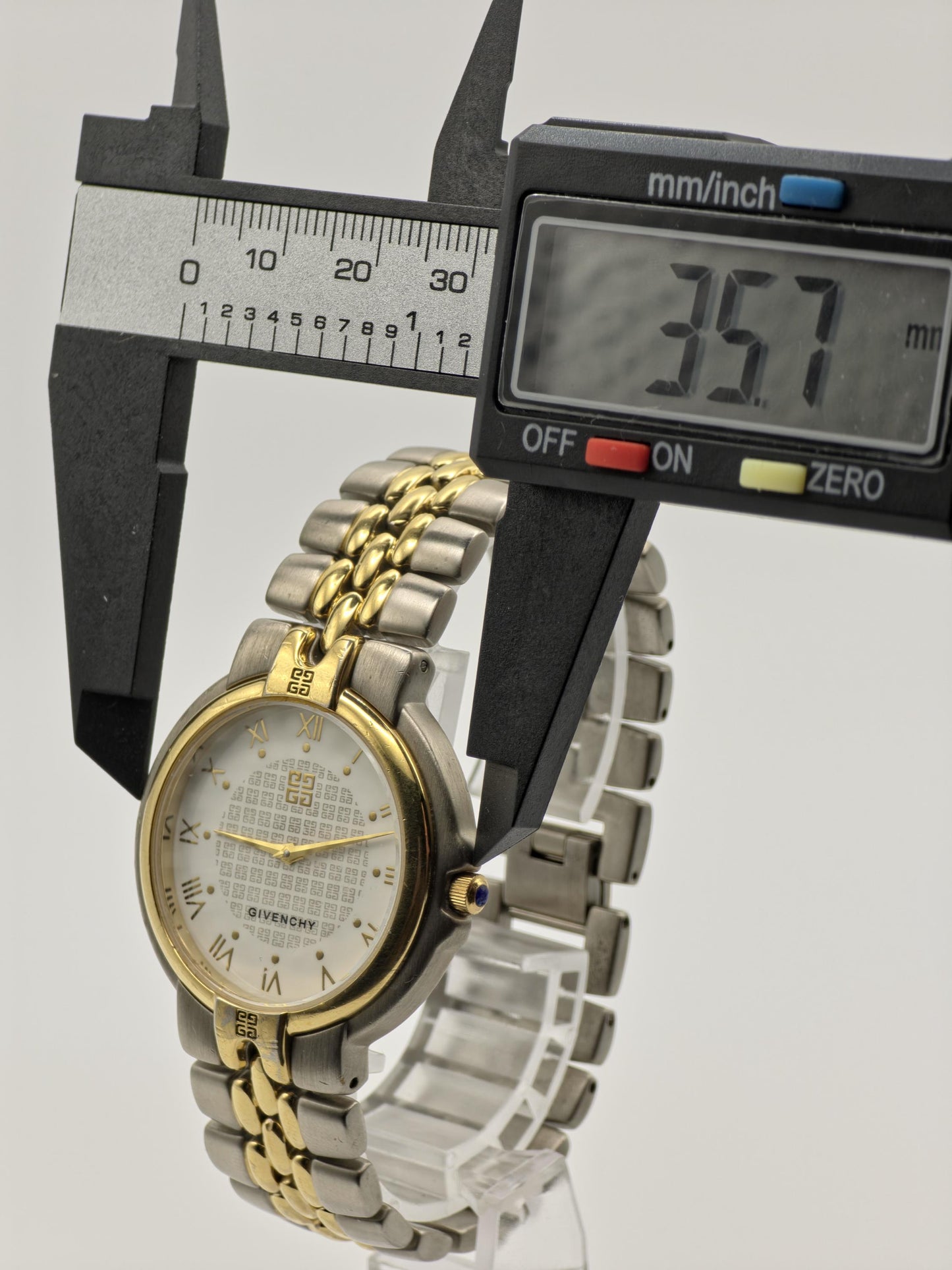 Vintage Givenchy Men’s Quartz Watch | Two-Tone | 5ATM | Swiss Made | - 116